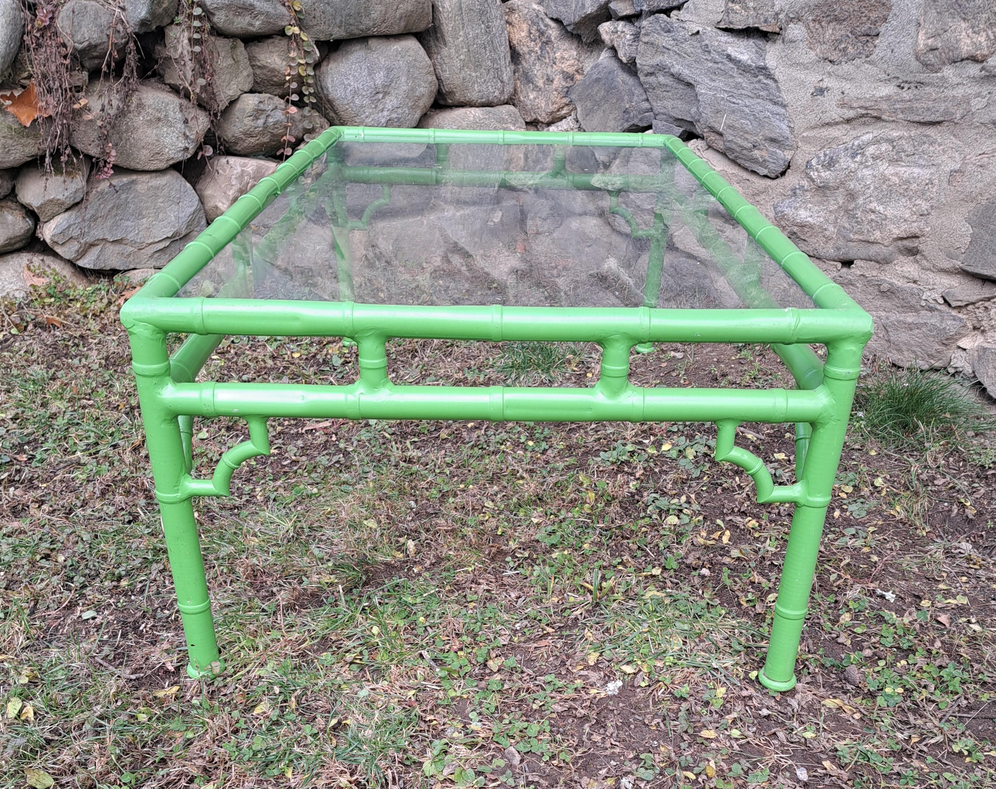 Mesa baja vintage Meadowcraft de aluminio imitación bambú Estadounidense en venta