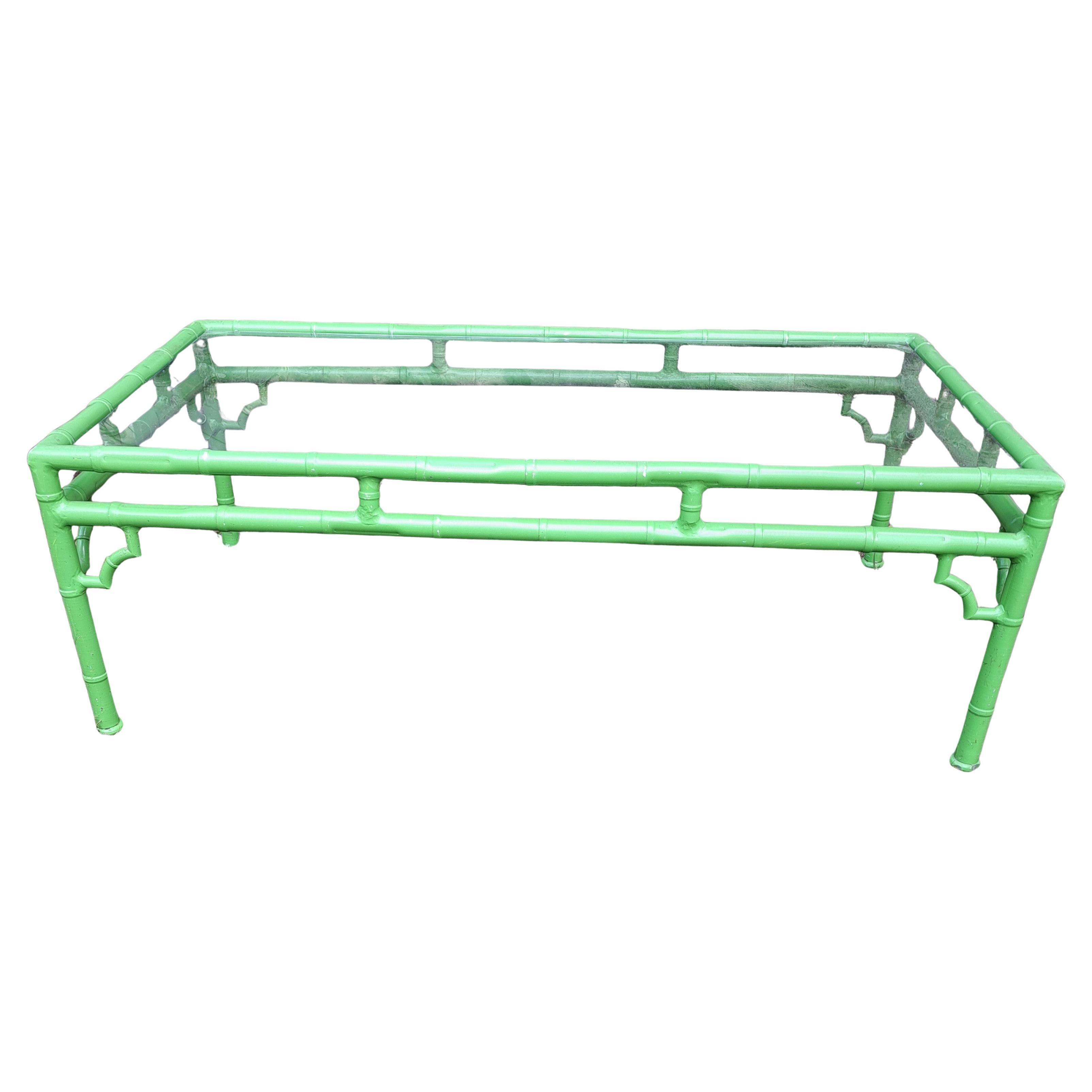 Mesa baja vintage Meadowcraft de aluminio imitación bambú en venta