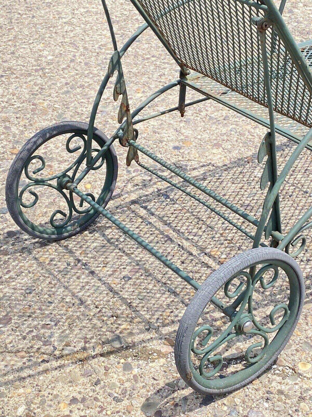 Vintage Meadowcraft Dogwood Green Wrought Iron Outdoor Patio Chaise Lounge Chair In Good Condition In Philadelphia, PA