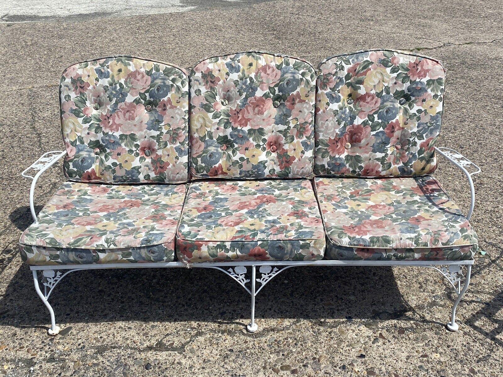Victorien Meadowcraft Vintage Dogwood Wrought Iron Garden Patio Set Sofa Chairs, 3 Pc Set en vente