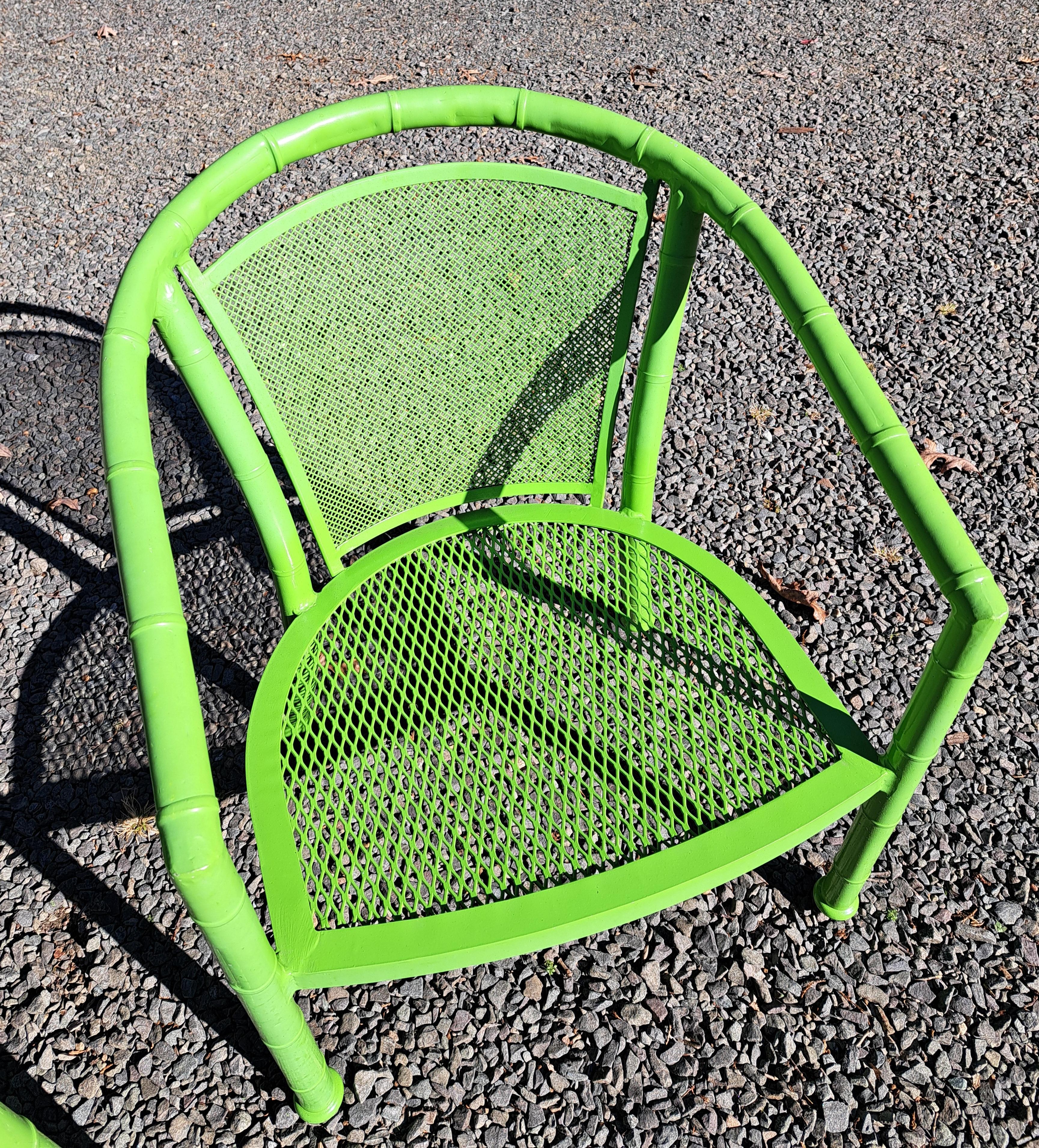 Coppia di sedie vintage in finto bambù di Meadowcraft.  Le dimensioni sono 24