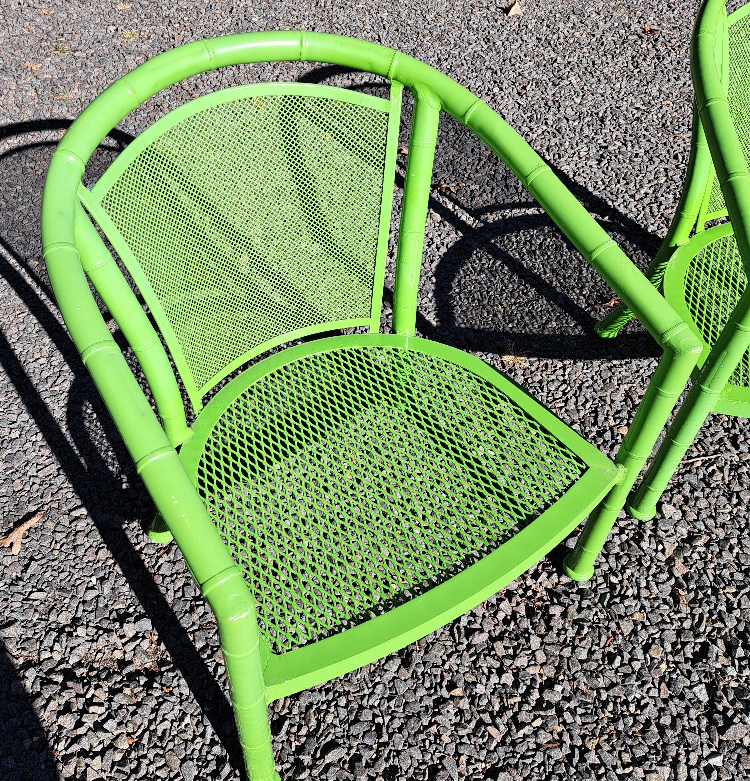 Mid-Century moderno Sedie da Patio in Alluminio Finto Bambù Vintage Meadowcraft a Coppia in vendita