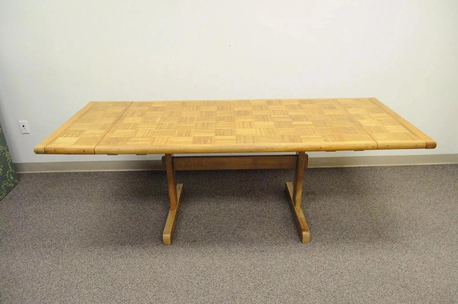 Inconnu Table de salle à manger à rallonge Meblo vintage en érable et parqueterie de chêne en vente