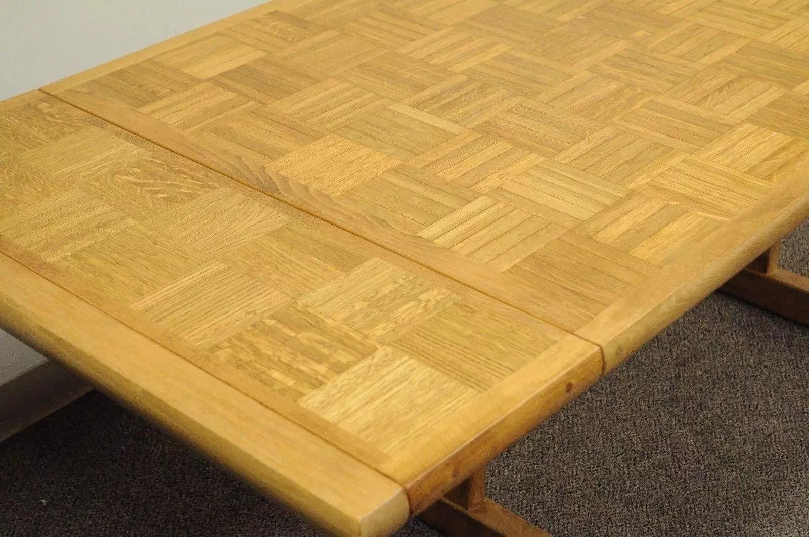Table de salle à manger à rallonge Meblo vintage en érable et parqueterie de chêne Bon état - En vente à Philadelphia, PA