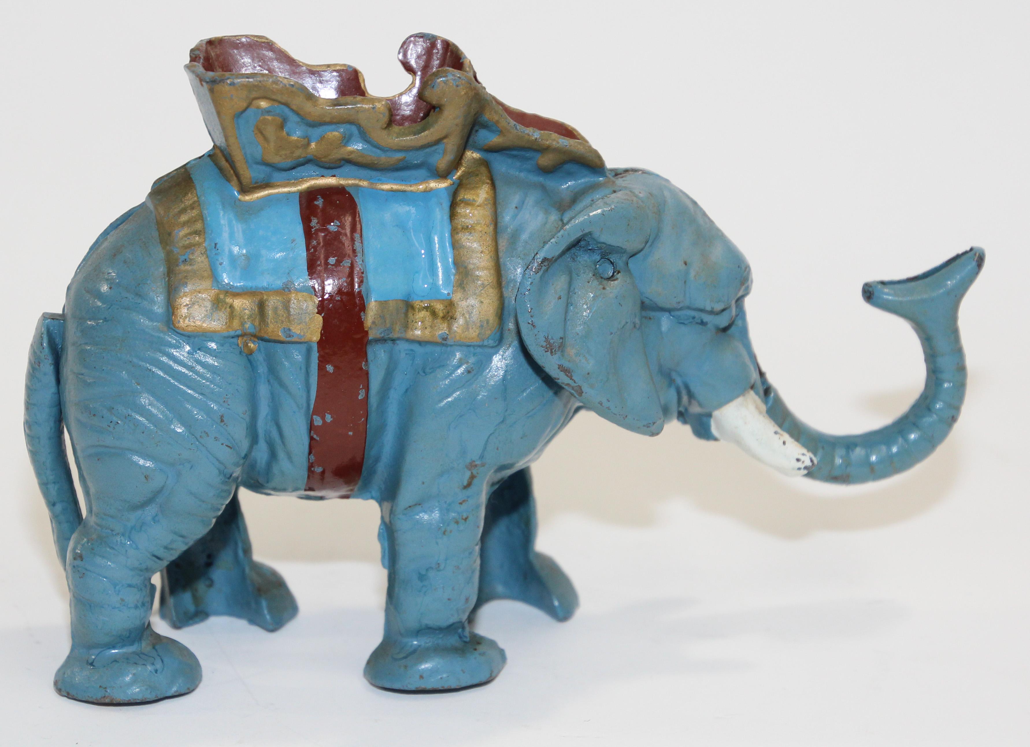 Vintage Mechanical Elephant Cast Iron Bank Collectible Toy In Good Condition In North Hollywood, CA