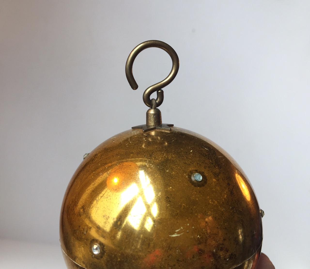 Vintage Mechanical Pull-up Christmas Ball by Reuge, Switzerland, 1960s In Good Condition In Esbjerg, DK