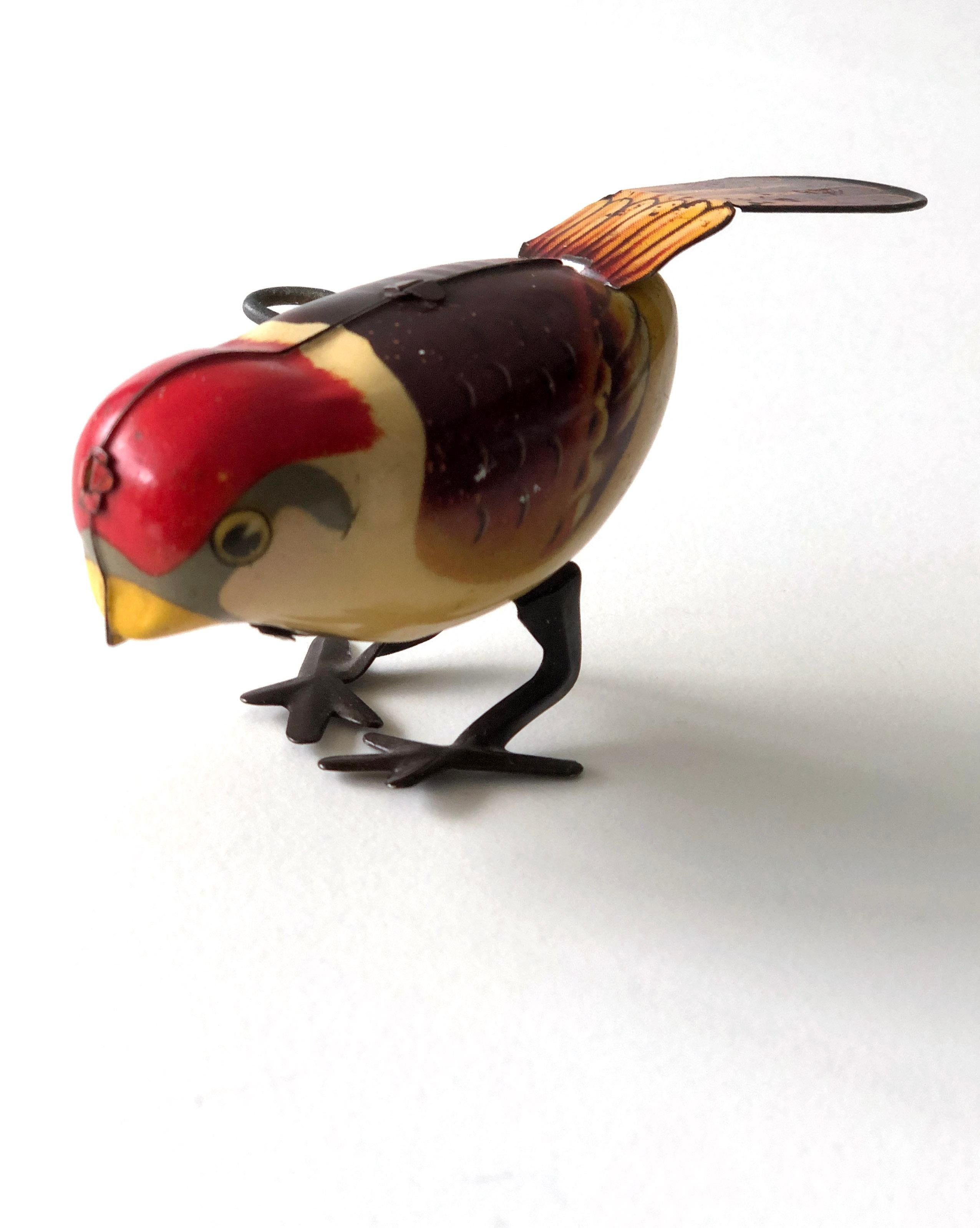 Vintage Mechanical tin plated wind up Sparrow Bird toy - 1960's - China In Good Condition For Sale In EINDHOVEN, NL