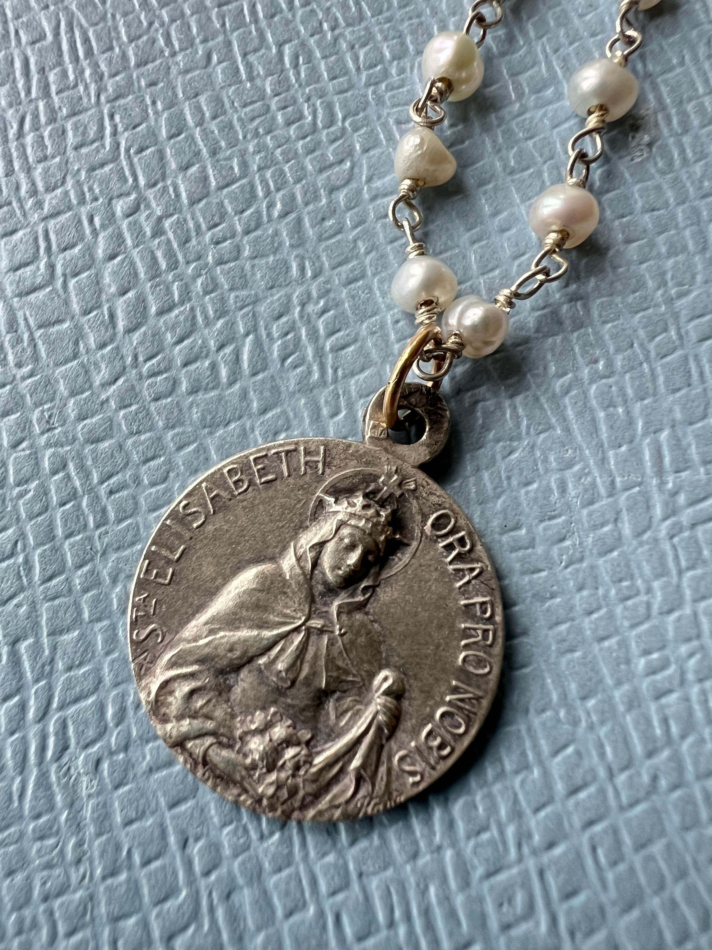 Vintage Medal Saint Elizabeth White Pearl Rosario Necklace One of a Kind In New Condition In Los Angeles, CA