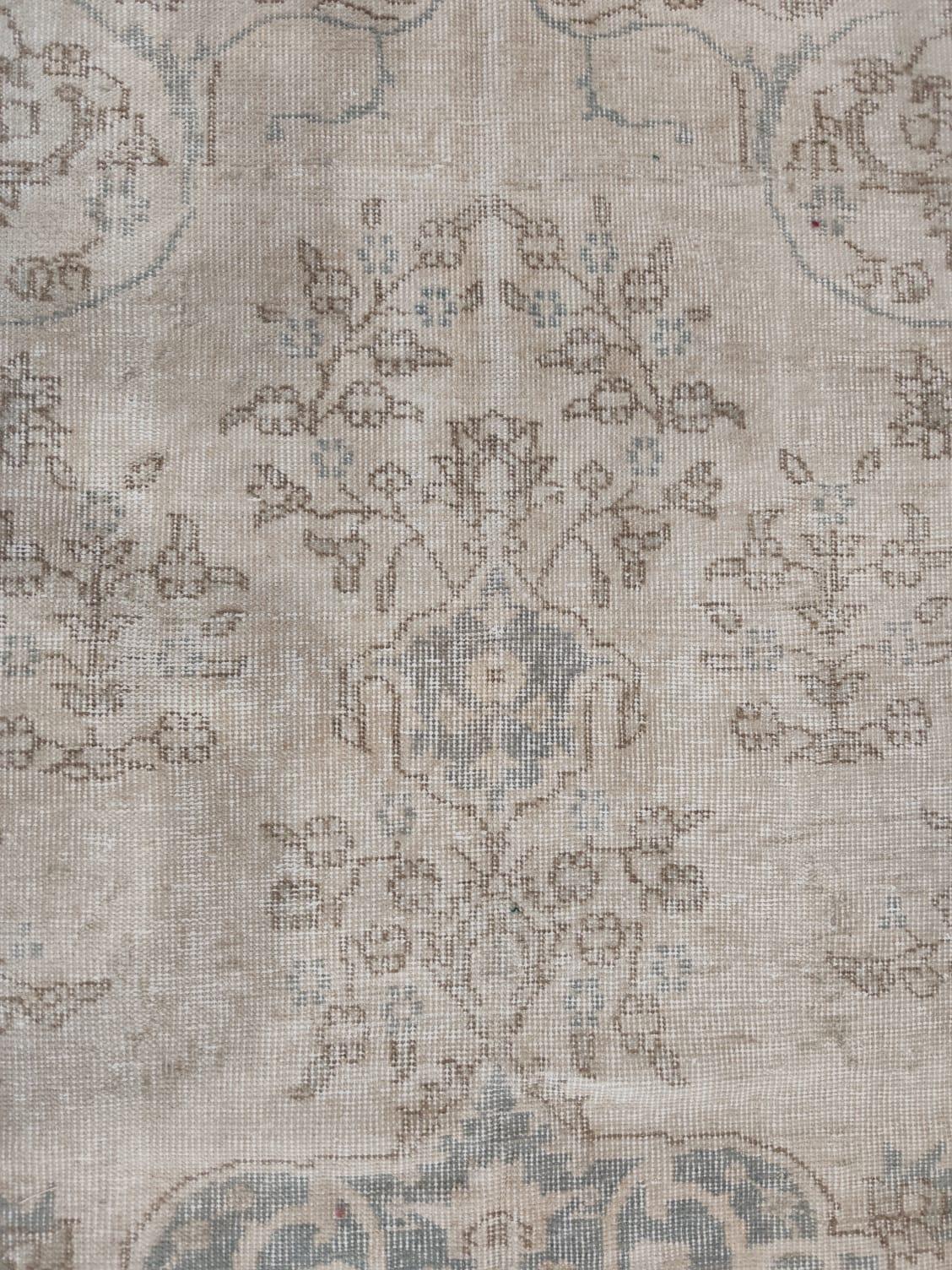 Hand-Knotted 7.2x10.8 ft Vintage Medallion Design Rug. Neutral Colors, Handmade Large Carpet For Sale