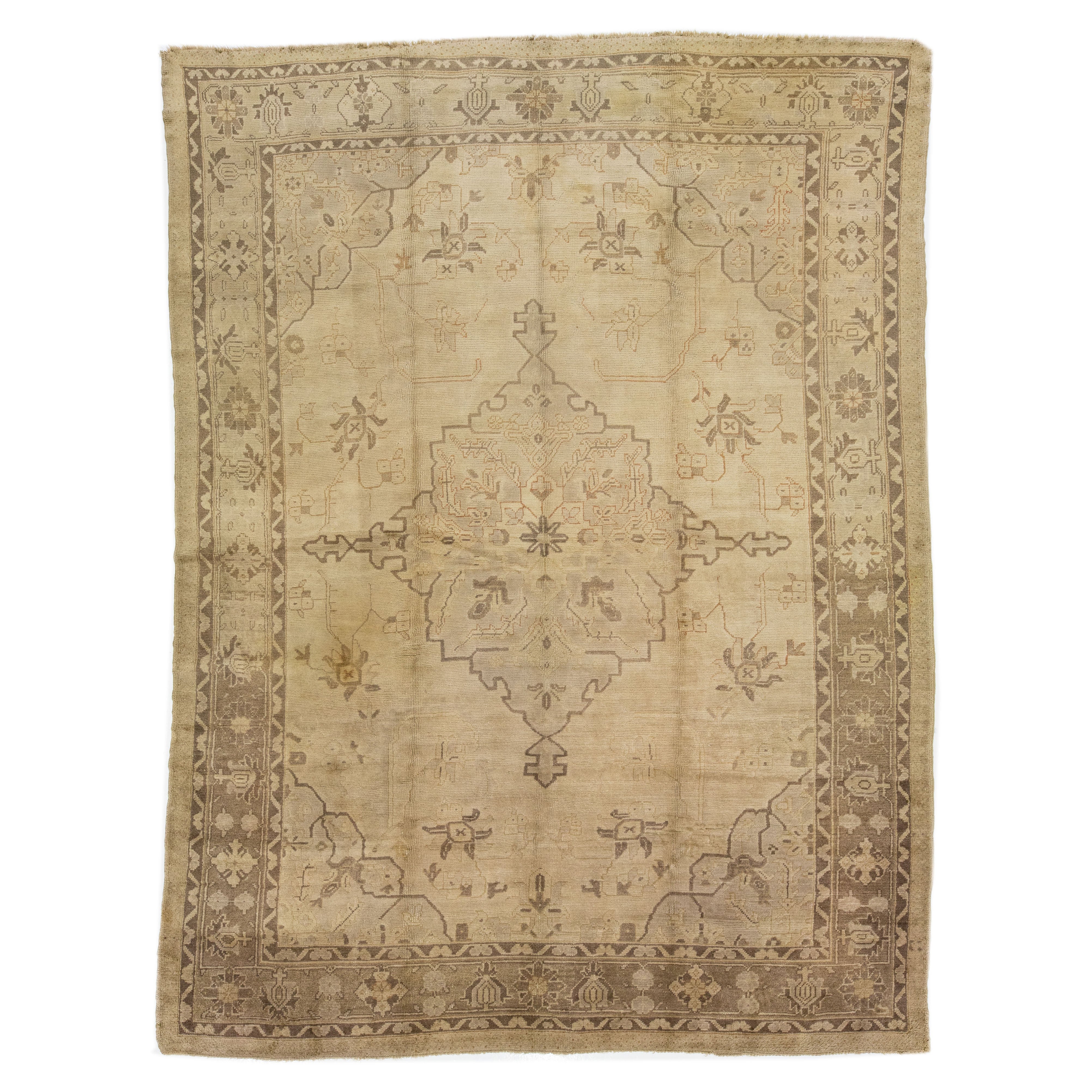 Tapis turc en laine Oushak à motif médaillon vintage fait à la main en beige