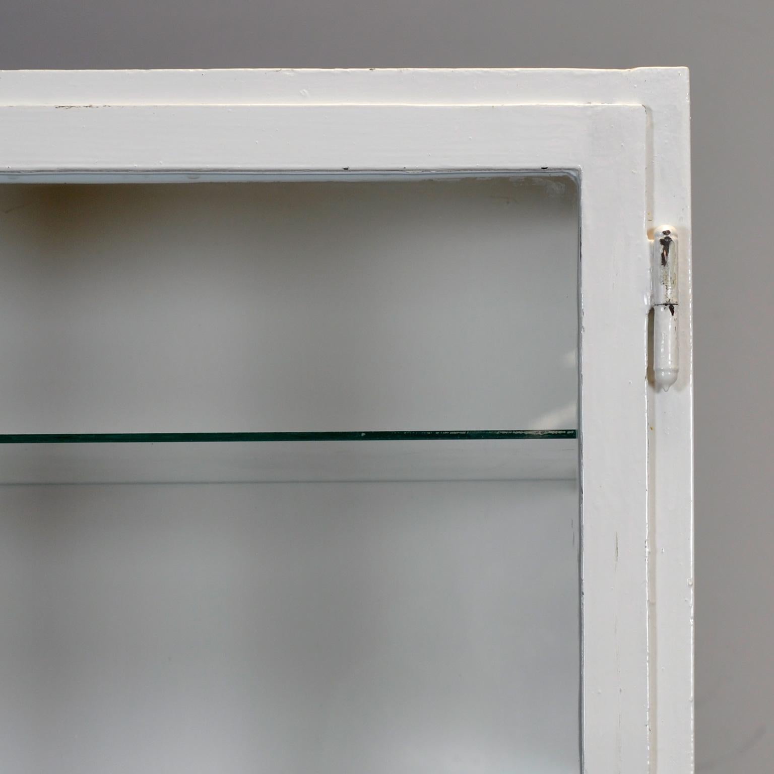 Armoire médicale vintage, années 1930 2