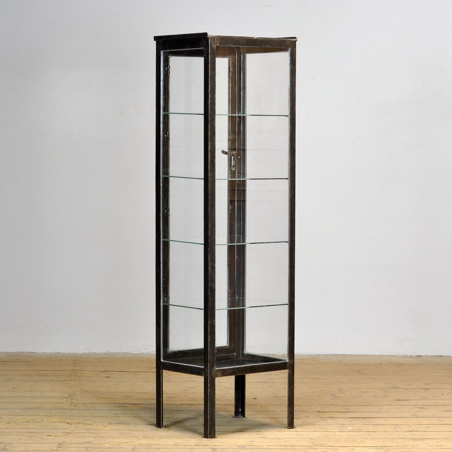 Cabinet médical vintage, années 1930 en vente 2