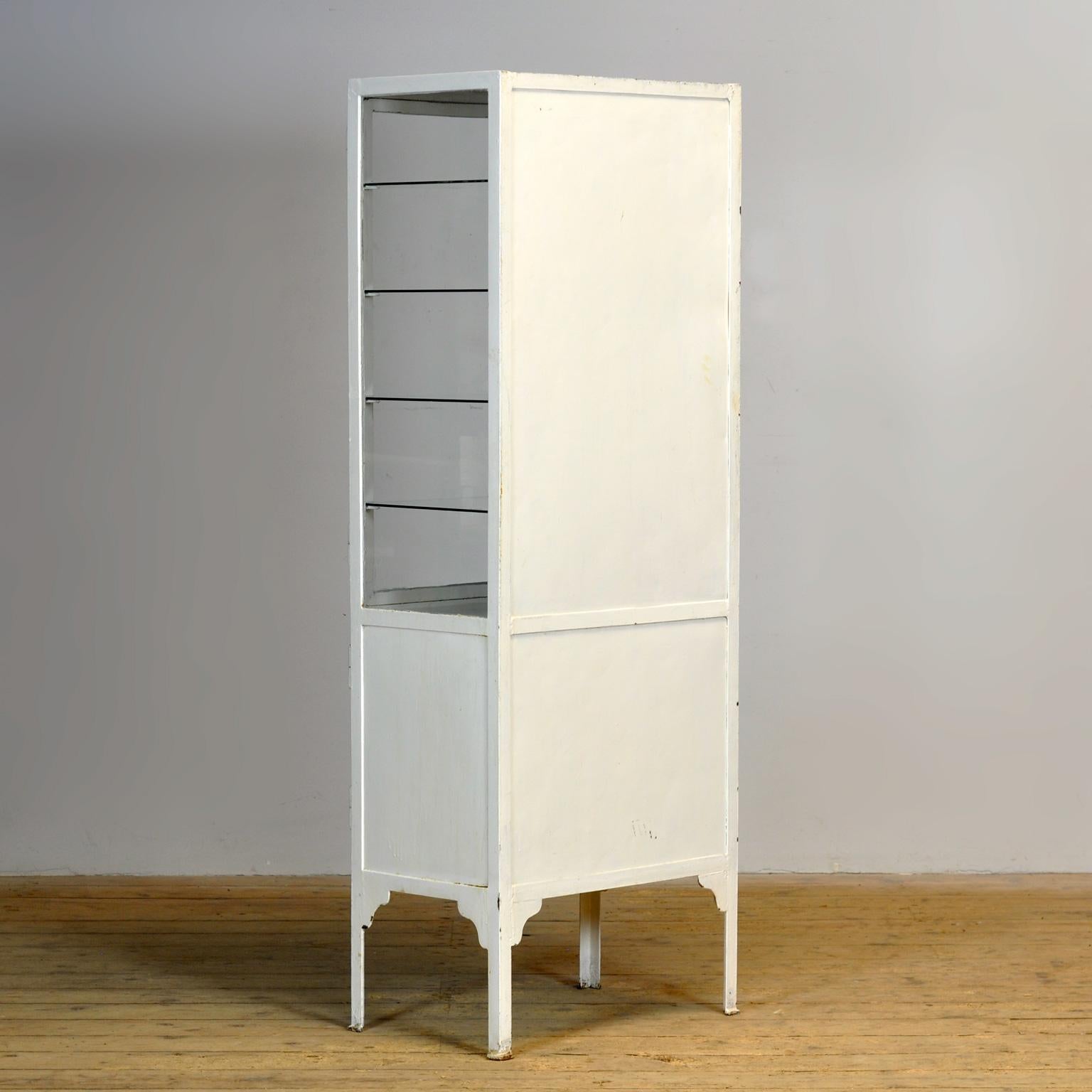 Armoire médicale vintage, années 1930 3