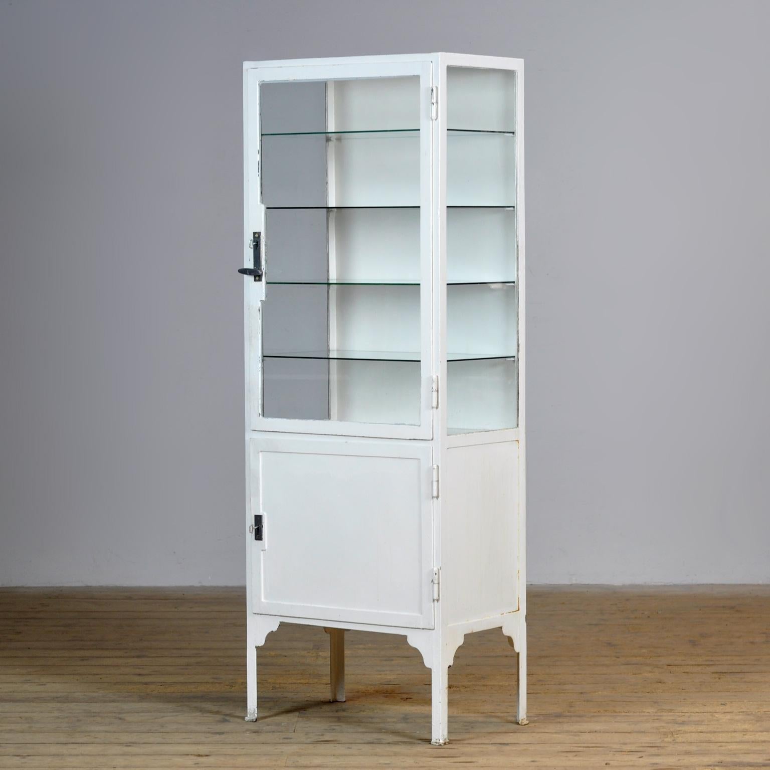 Hongrois Armoire médicale vintage, années 1930