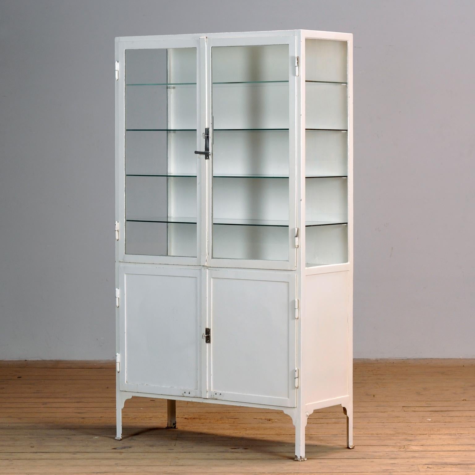 Hongrois Cabinet médical vintage, années 1930 en vente