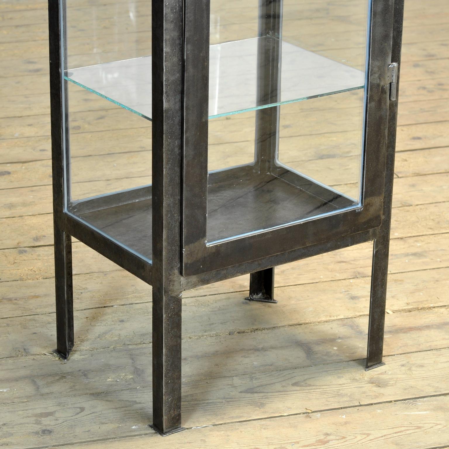 Milieu du XXe siècle Cabinet médical vintage, années 1930 en vente