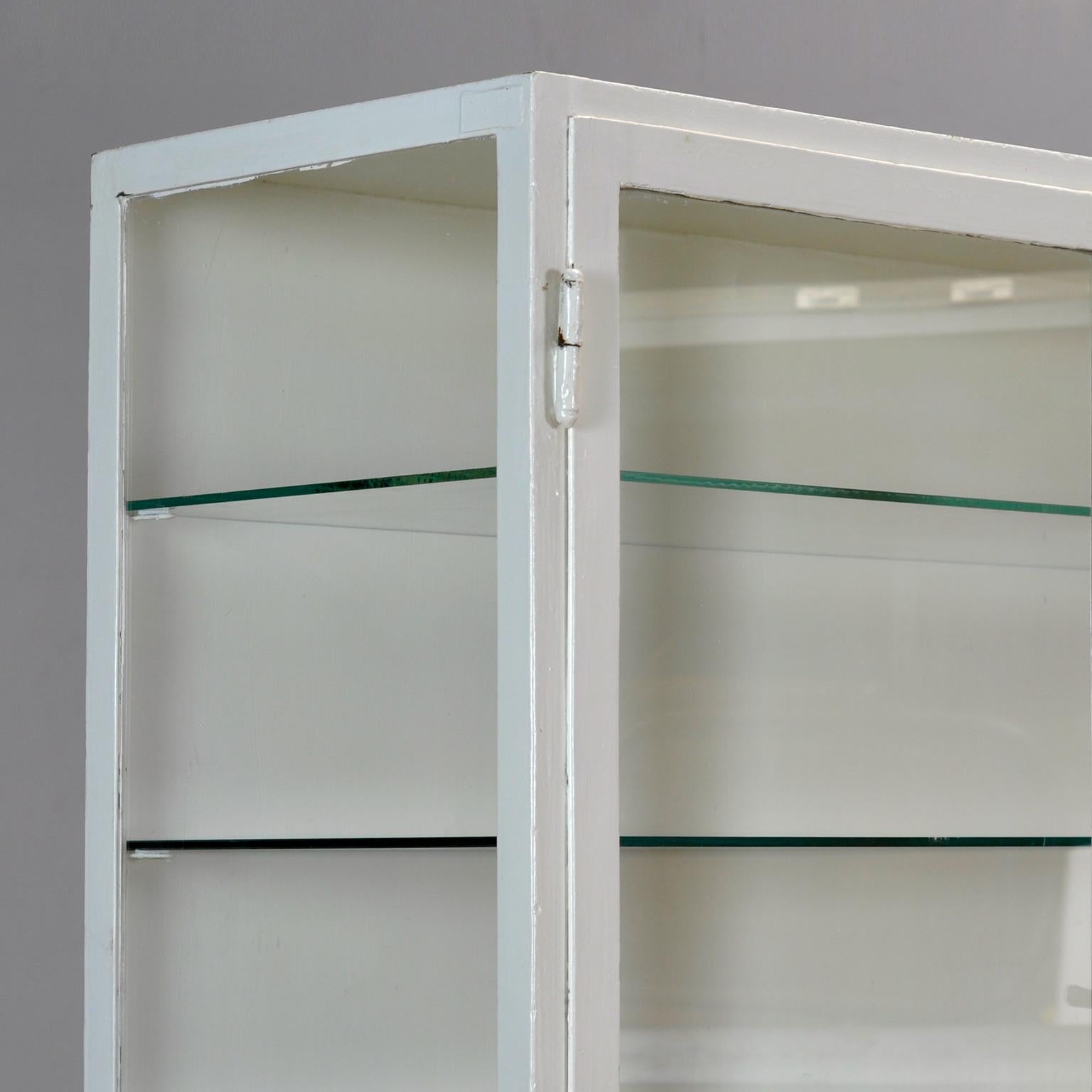 Cabinet médical vintage, années 1930 en vente 1
