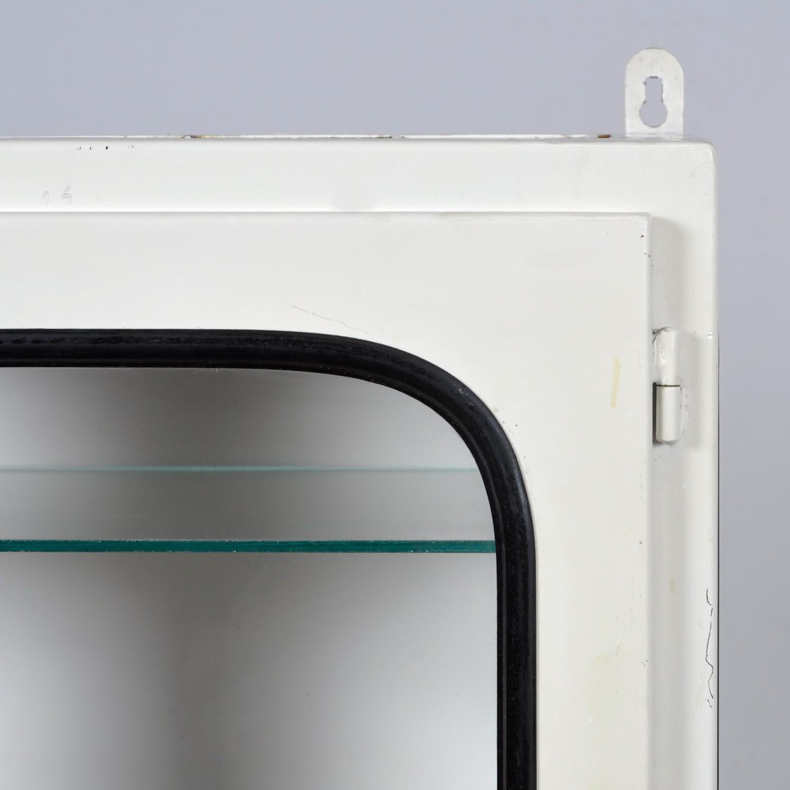 Cabinet médical vintage, années 1970 3