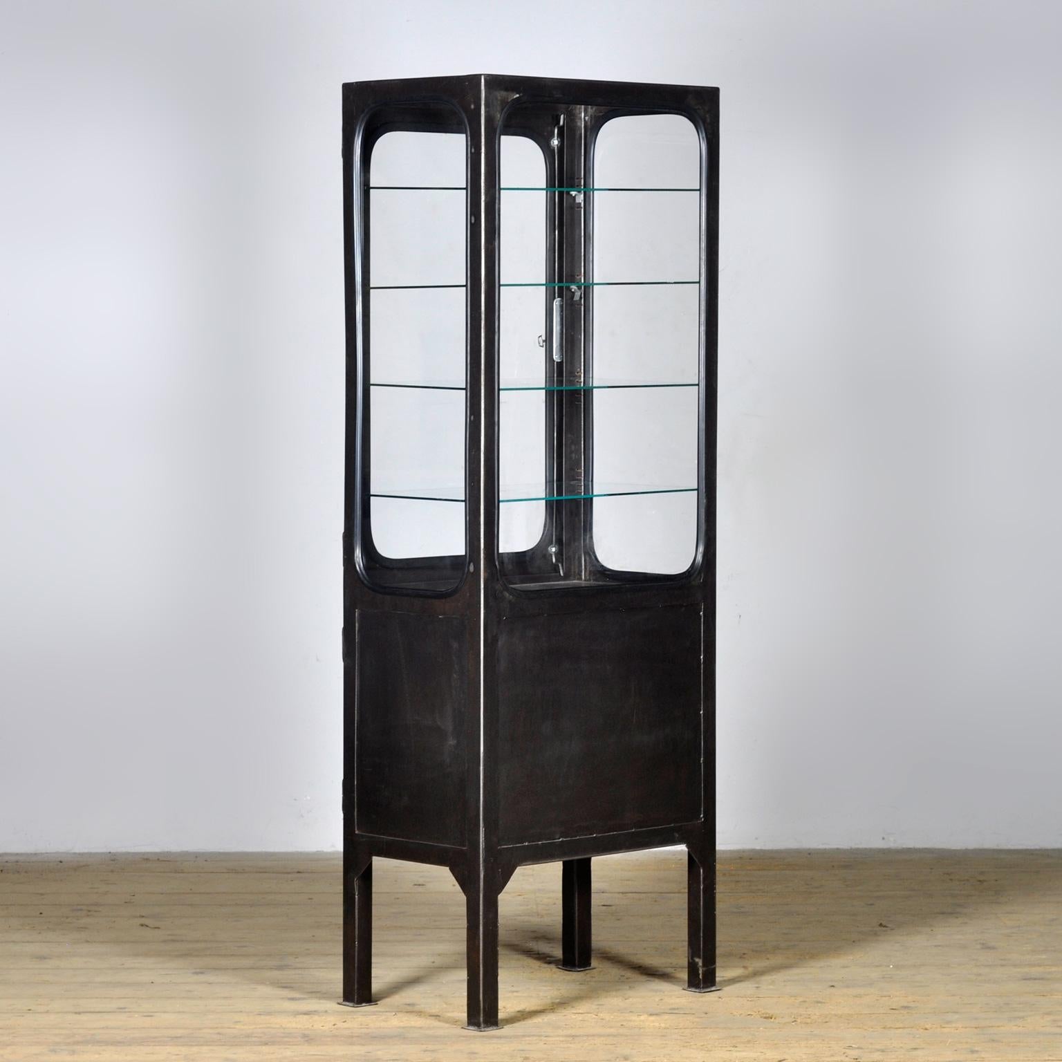 Vintage medical cabinet, 1970s en venta 2
