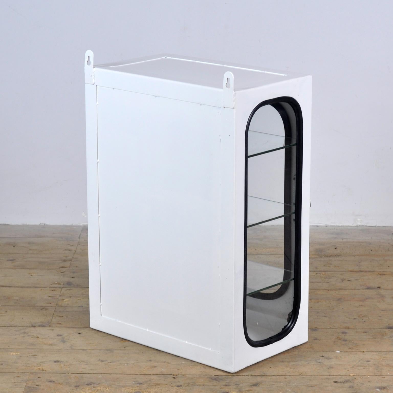 Cabinet médical vintage, années 1970 en vente 4