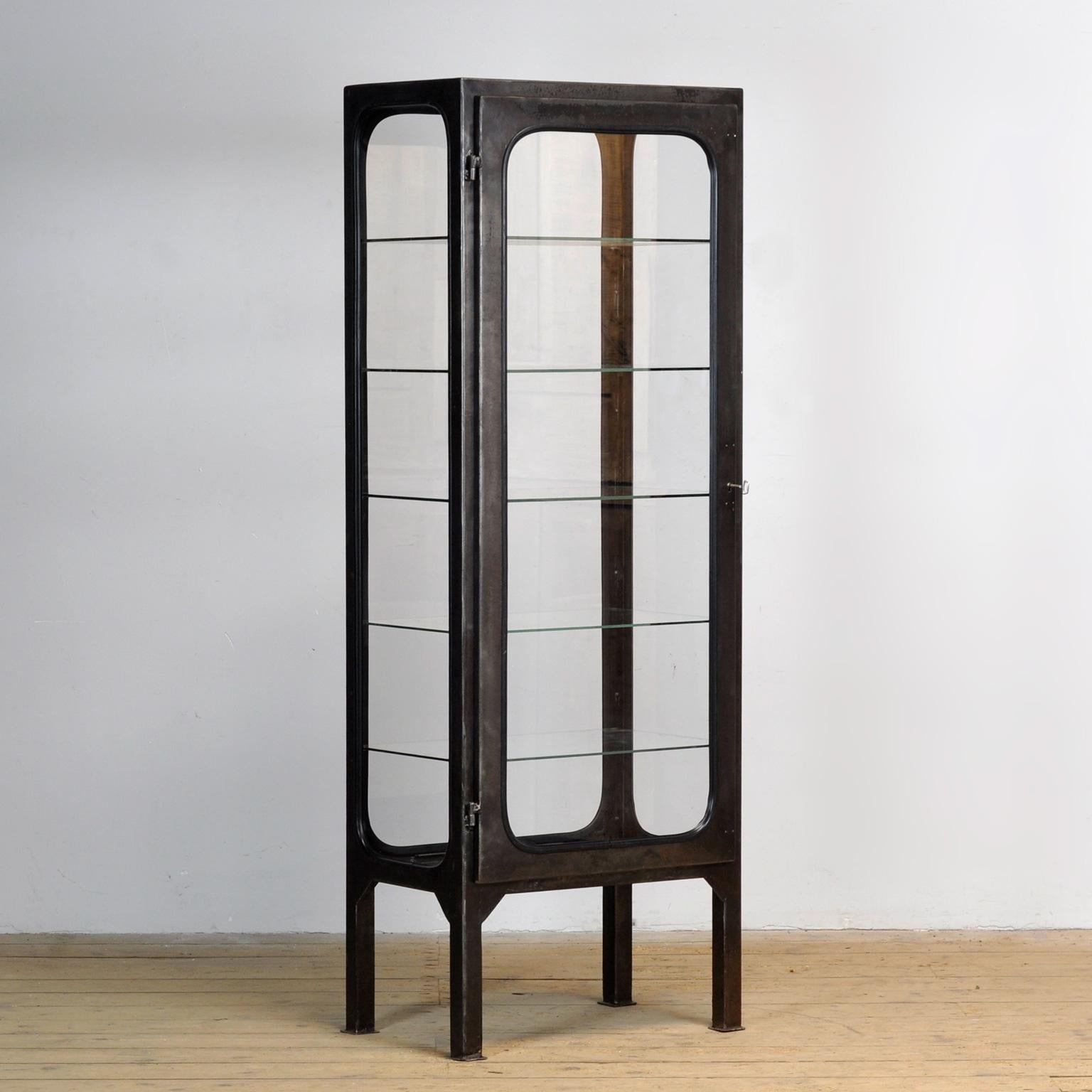 Industriel Cabinet médical vintage, années 1970 en vente