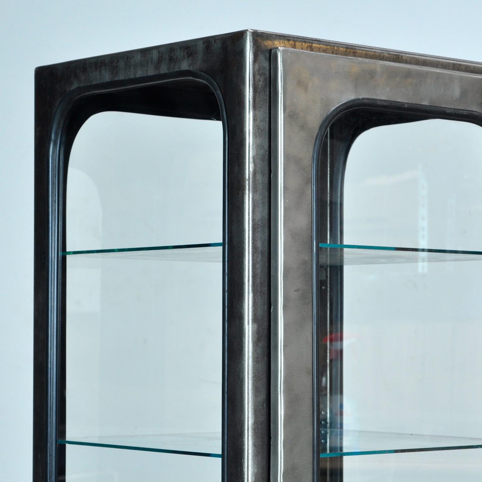 Vintage medical cabinet, 1970’s In Good Condition In Amsterdam, Noord Holland