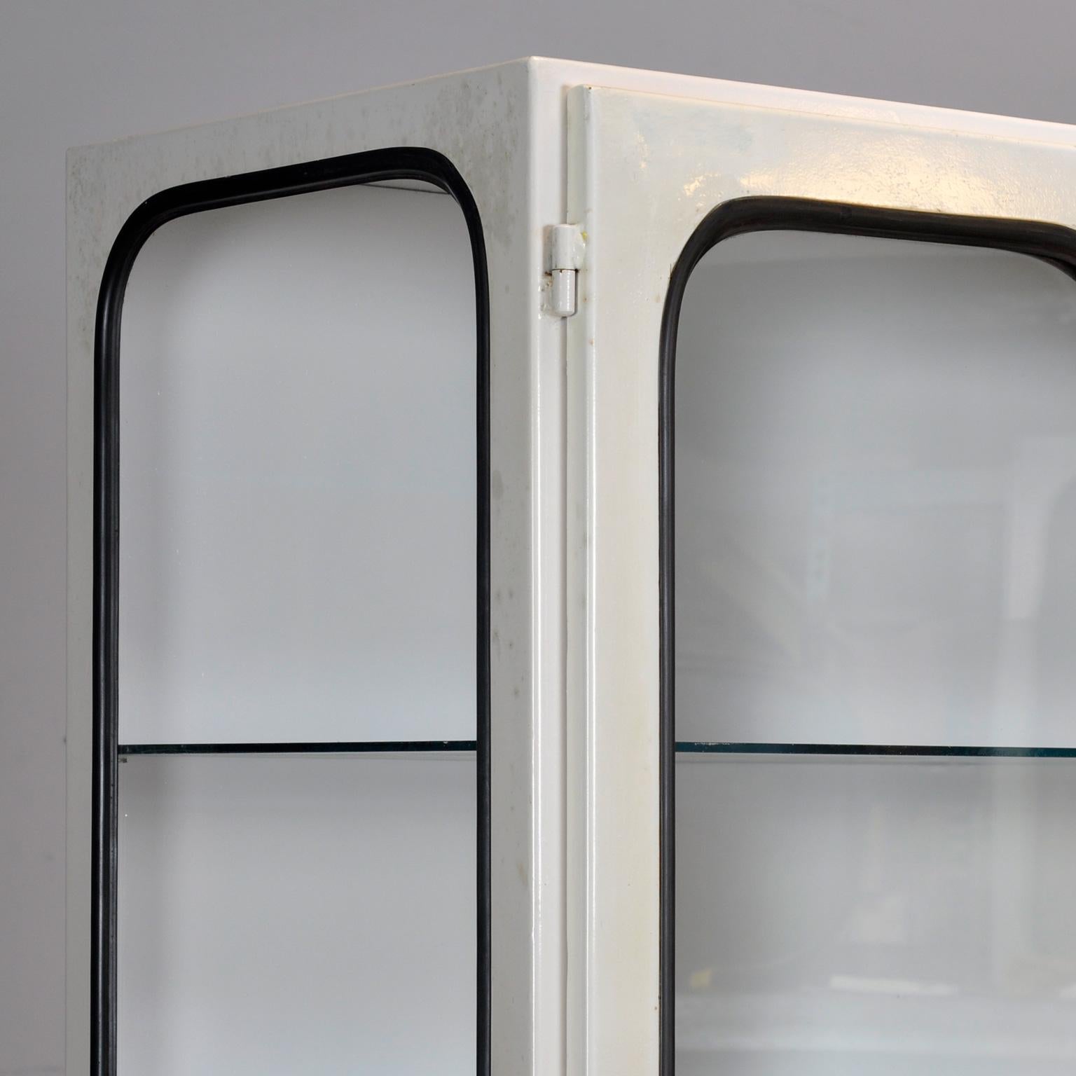 Verre Cabinet médical vintage, 1970 en vente