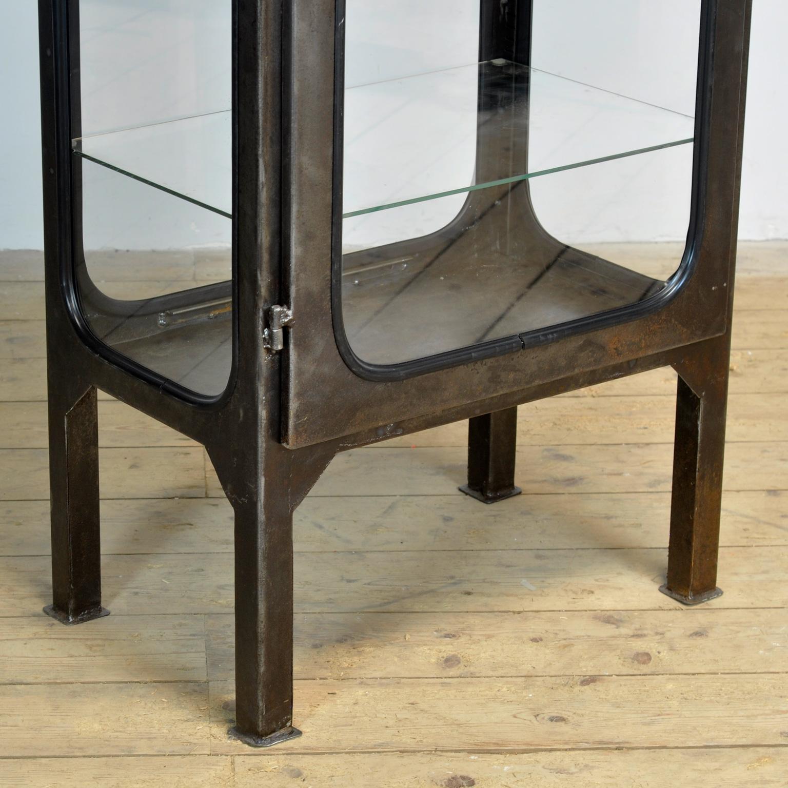 Fin du 20e siècle Cabinet médical vintage, années 1970 en vente