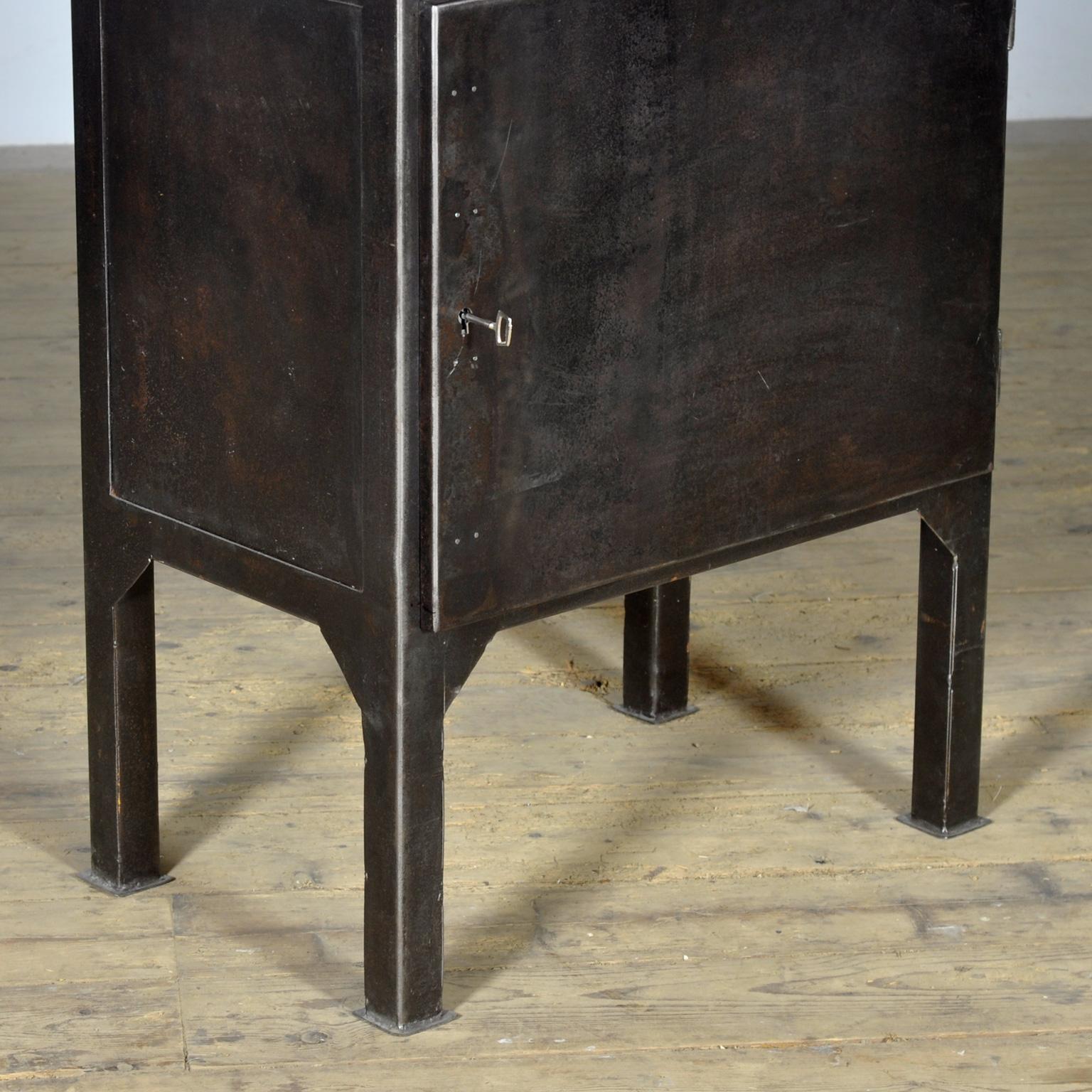 Vintage medical cabinet, 1970s finales del siglo XX en venta