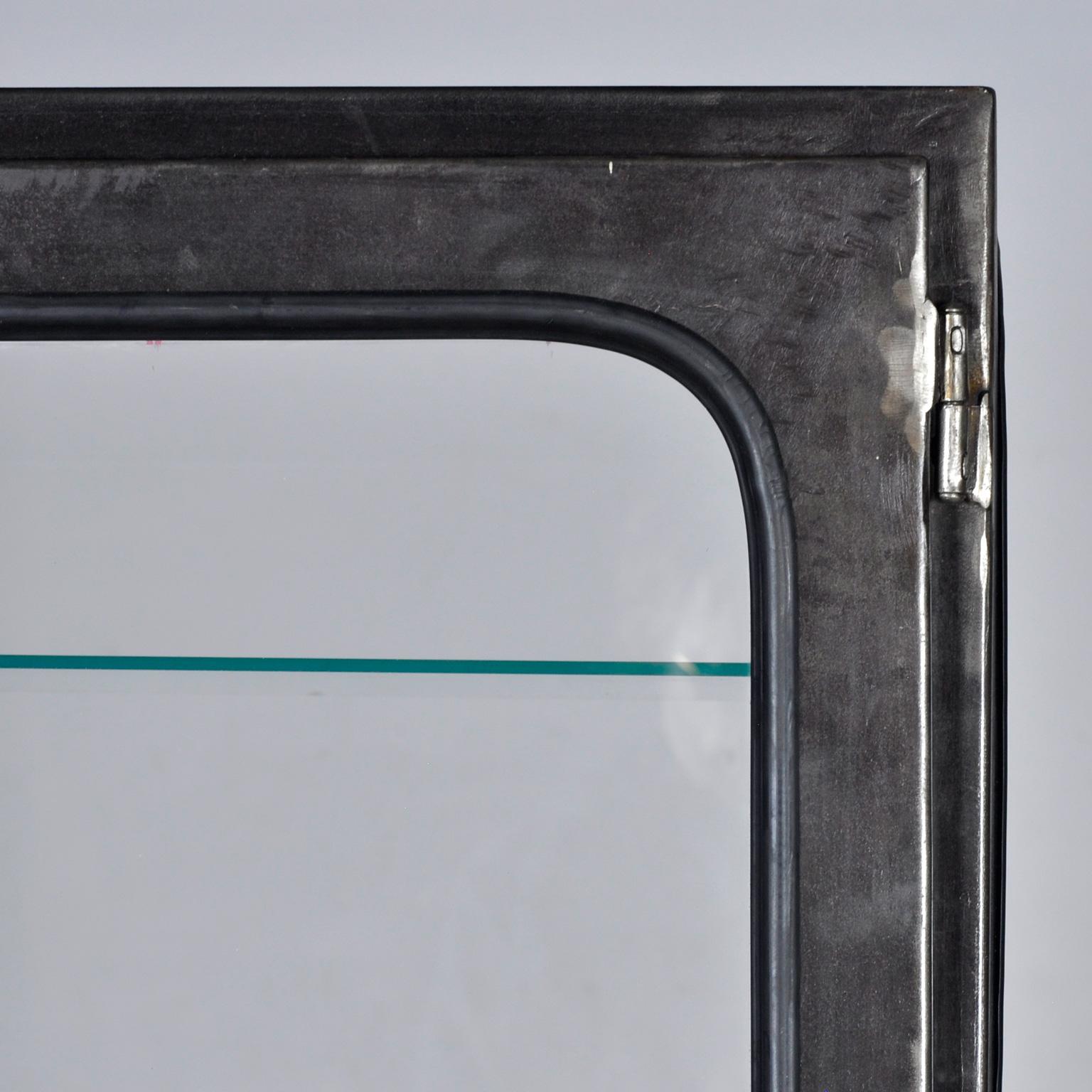 Vintage medical cabinet, 1970s en venta 1