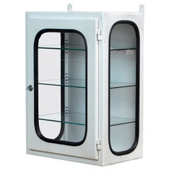 Cabinet médical vintage, années 1970