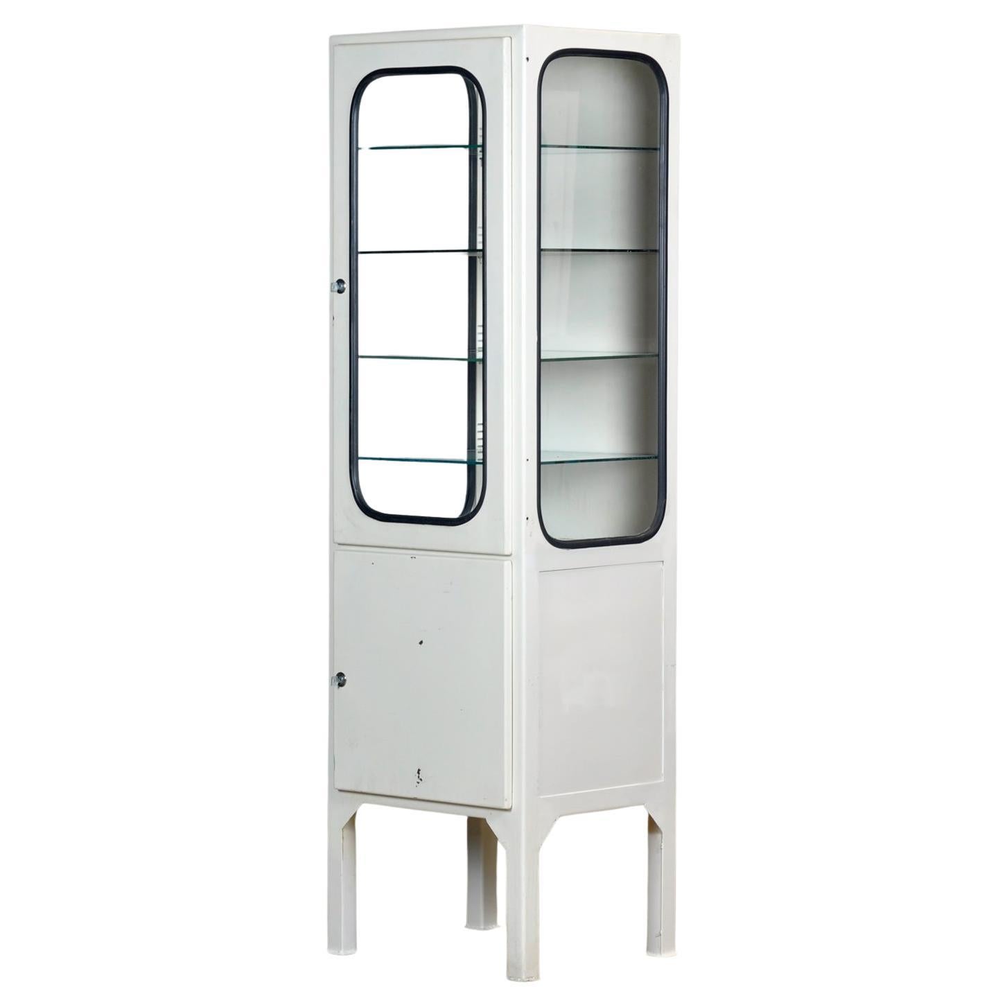 Cabinet médical vintage, années 1970