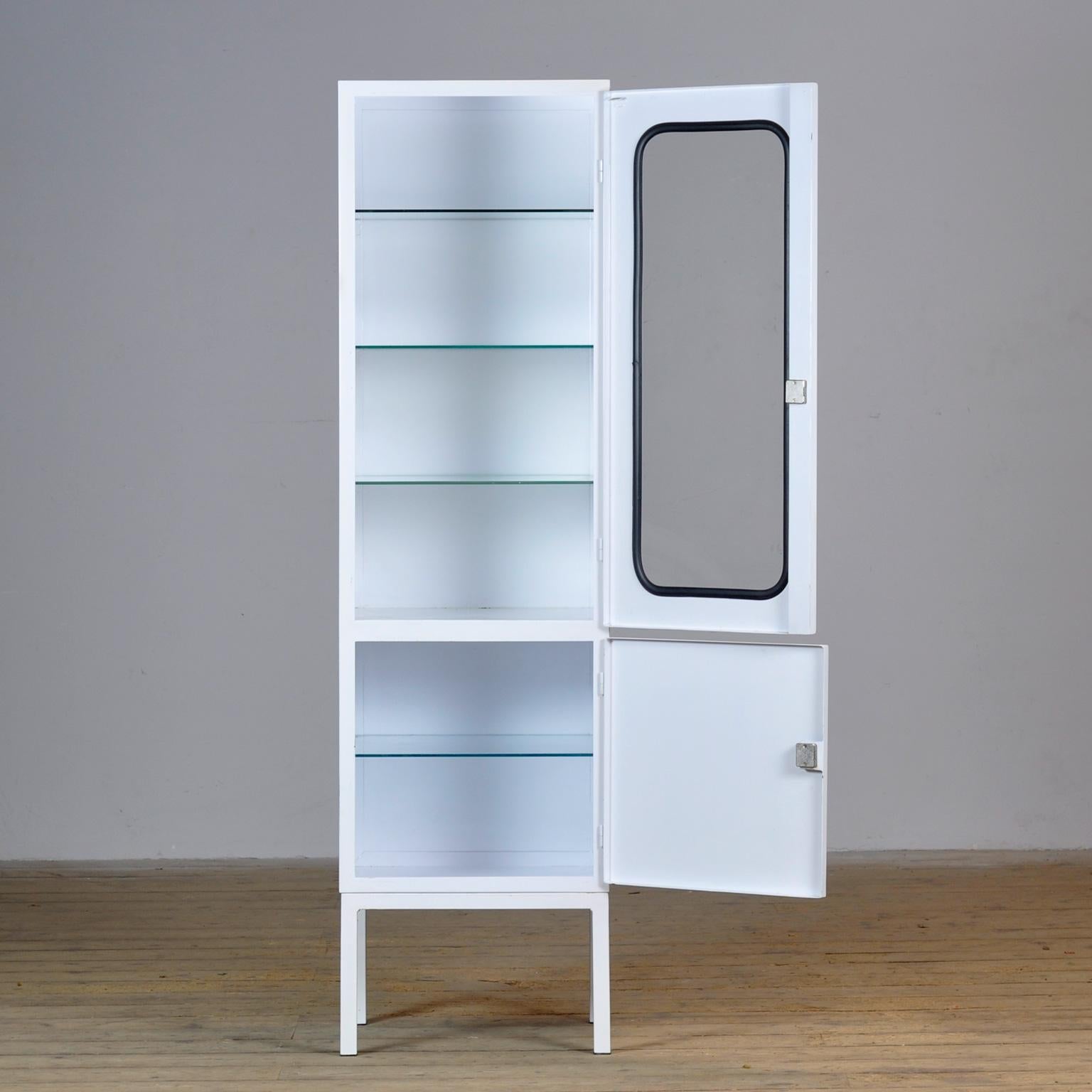 Vintage medical cabinet, 1980s In Good Condition In Amsterdam, Noord Holland
