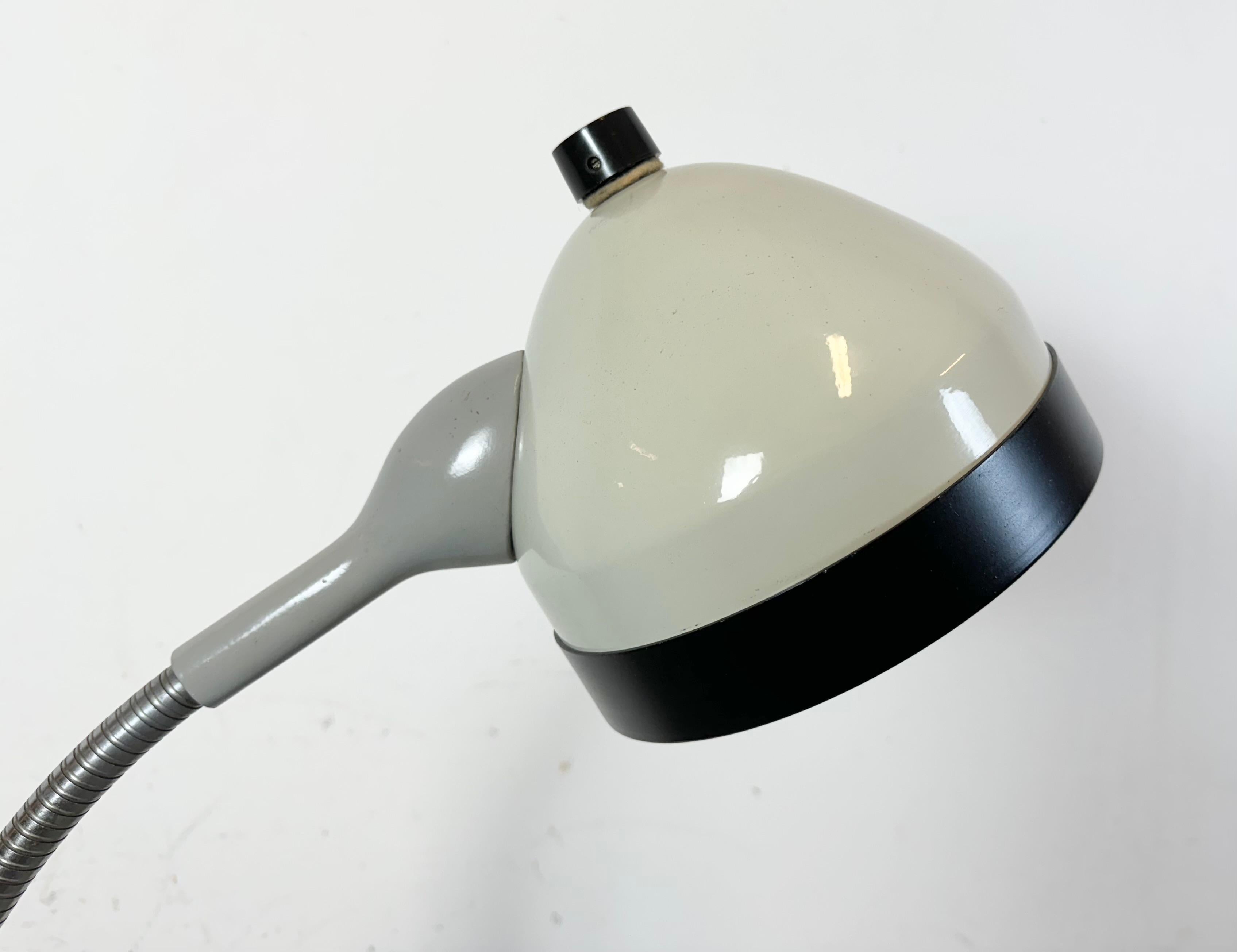 Lampadaire médical vintage à col de cygne de Famed, 1970 en vente 5