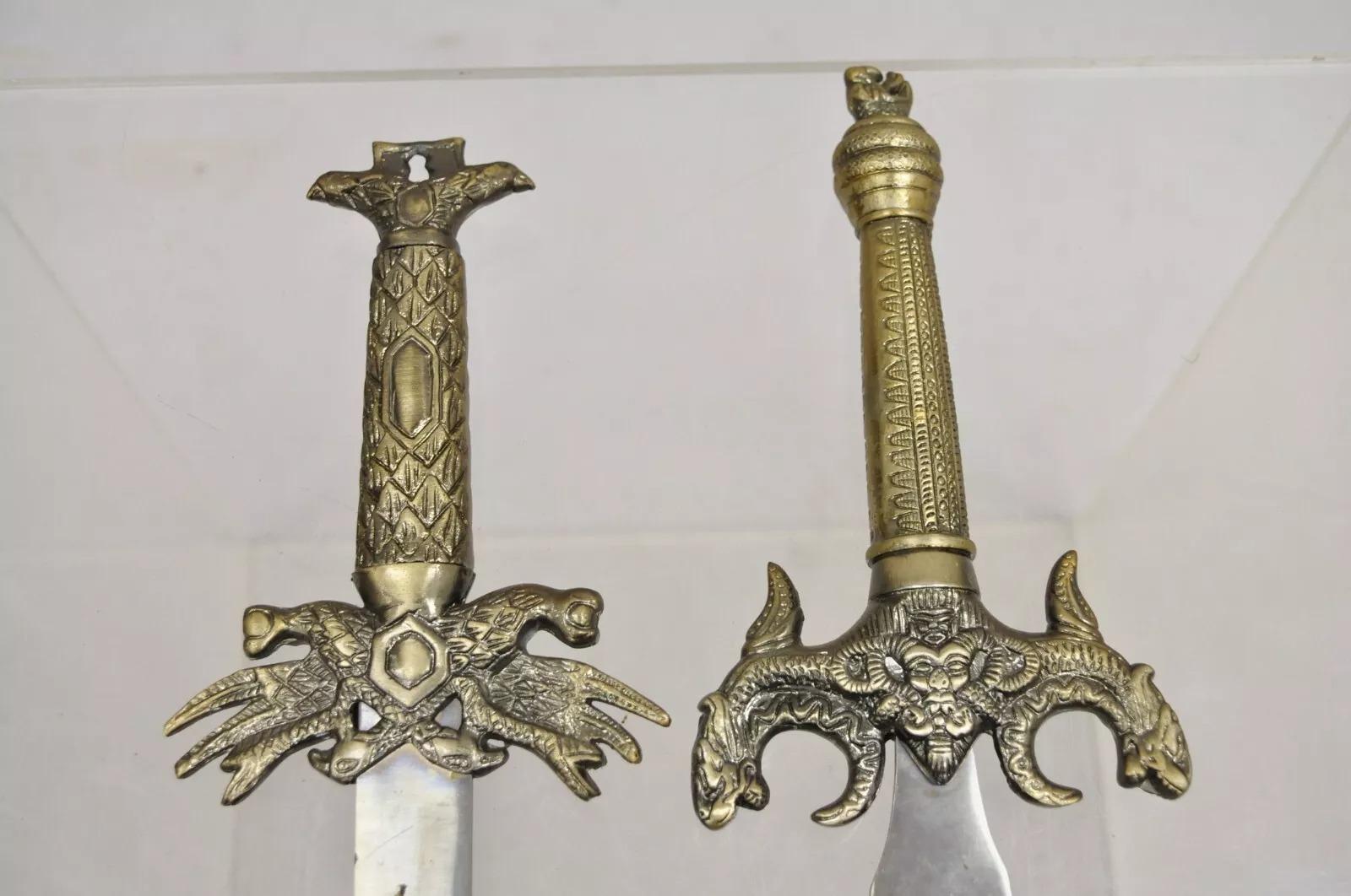 Autre Épées décoratives en métal lourd, style médiéval gothique - 2 pièces en vente