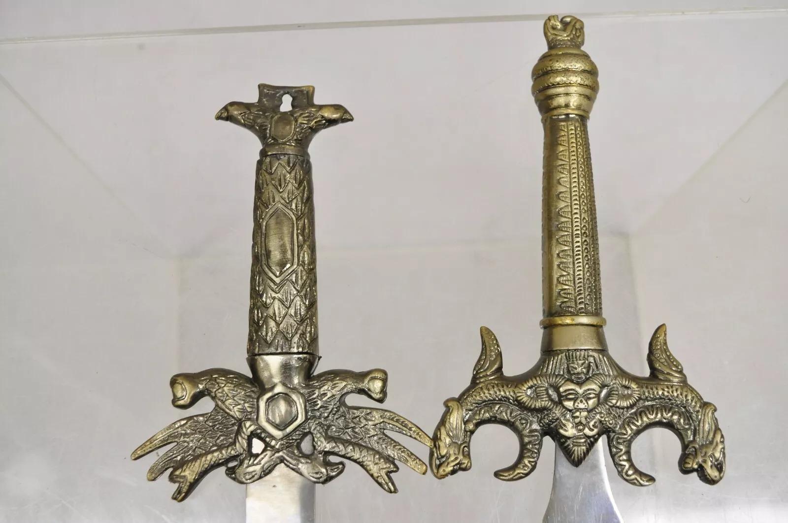 Épées décoratives en métal lourd, style médiéval gothique - 2 pièces en vente 2