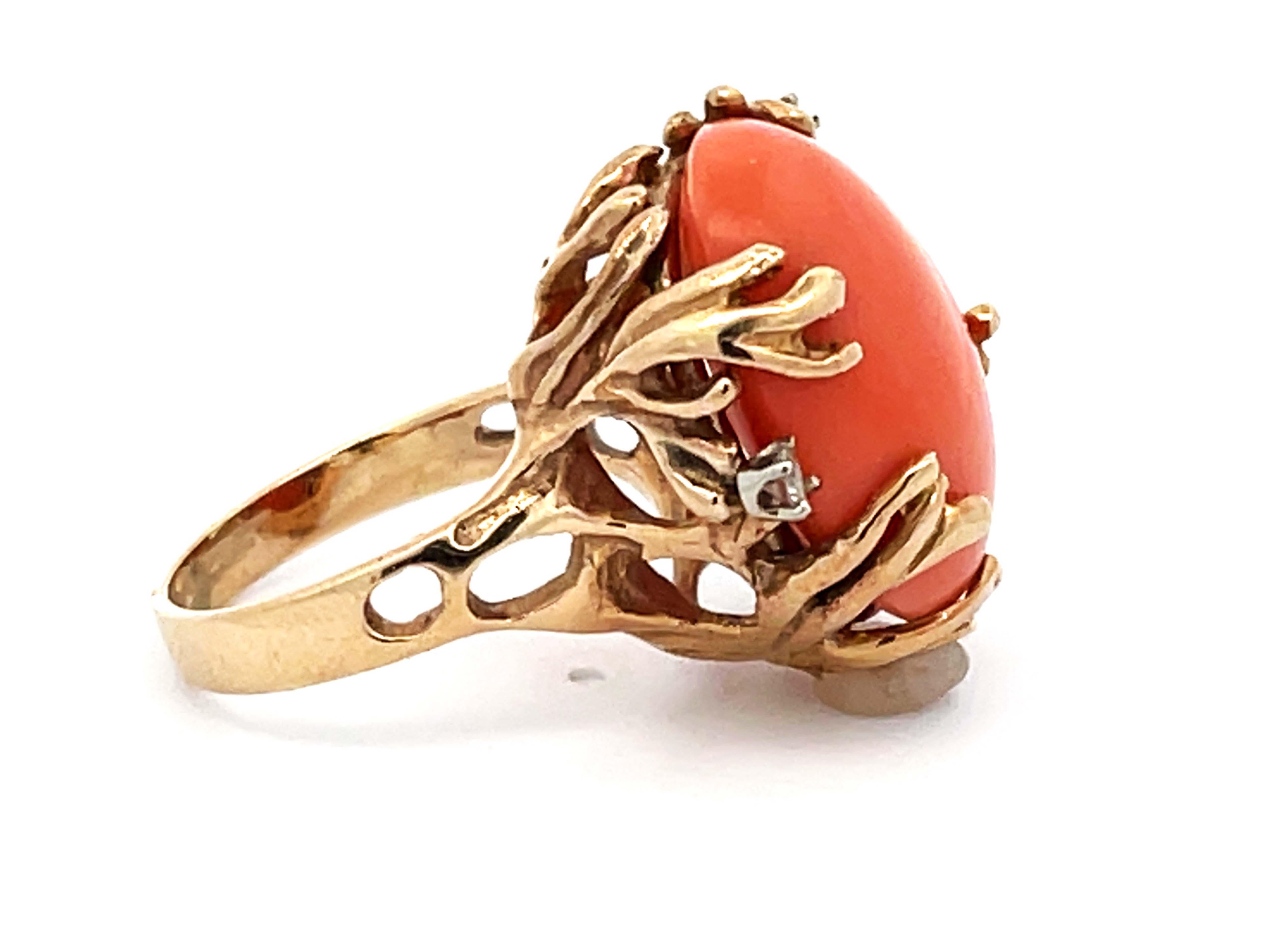 Vintage Mediterranean Coral and Diamond Ring in 14k Yellow Gold In Excellent Condition For Sale In Honolulu, HI