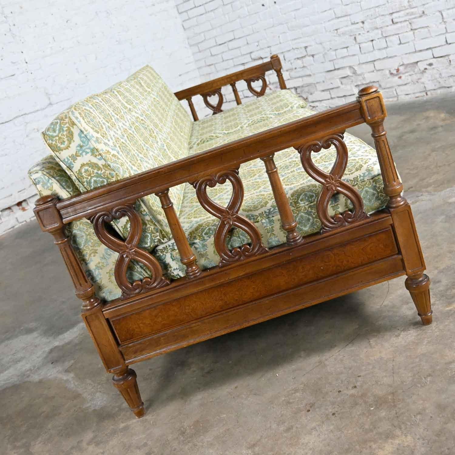 Américain Canapé en bois de style néo-méditerranéen méditerranéen vintage par American Furn