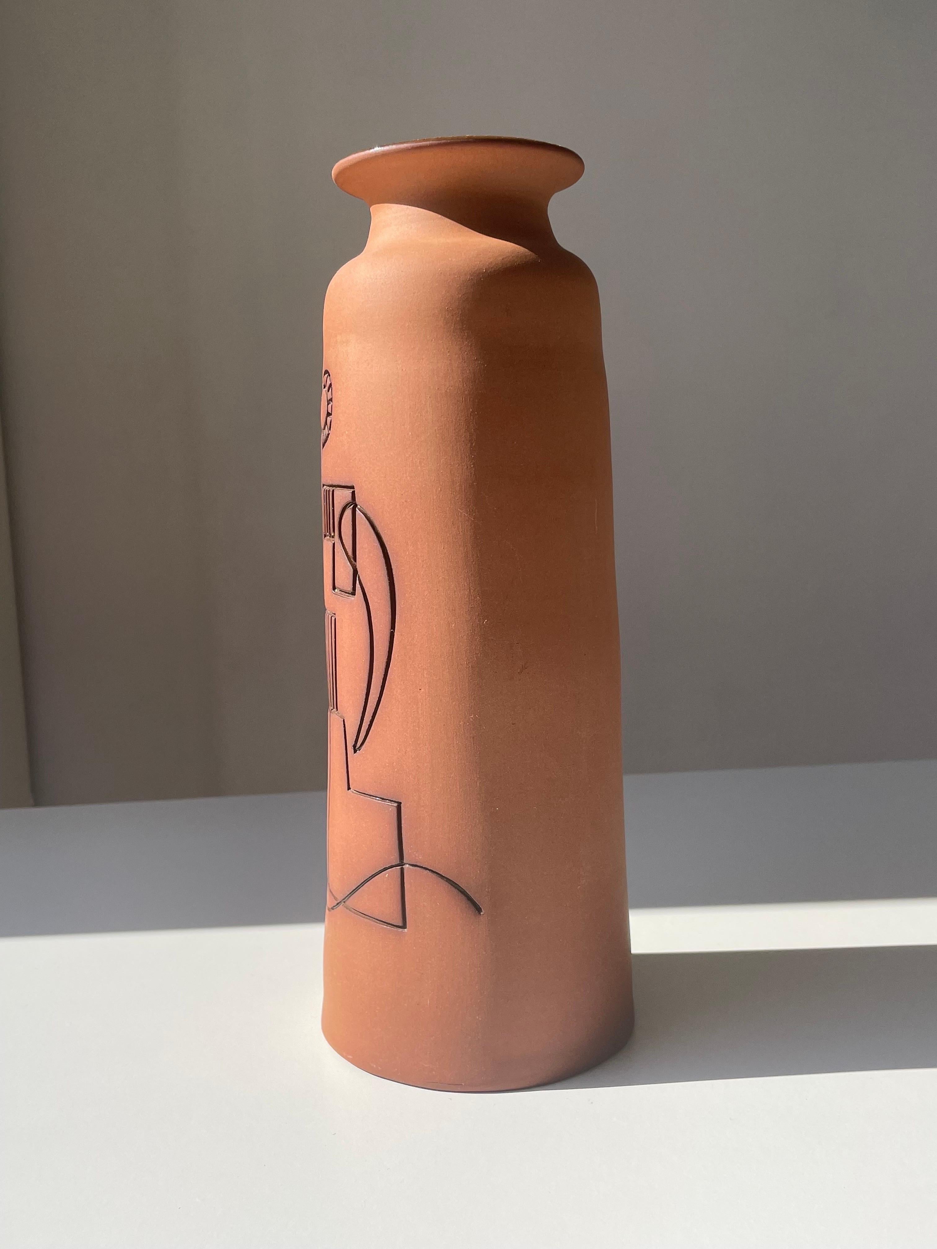 Hohe mediterrane Contemporary Keramikvase, Zypern im Zustand „Gut“ im Angebot in Copenhagen, DK