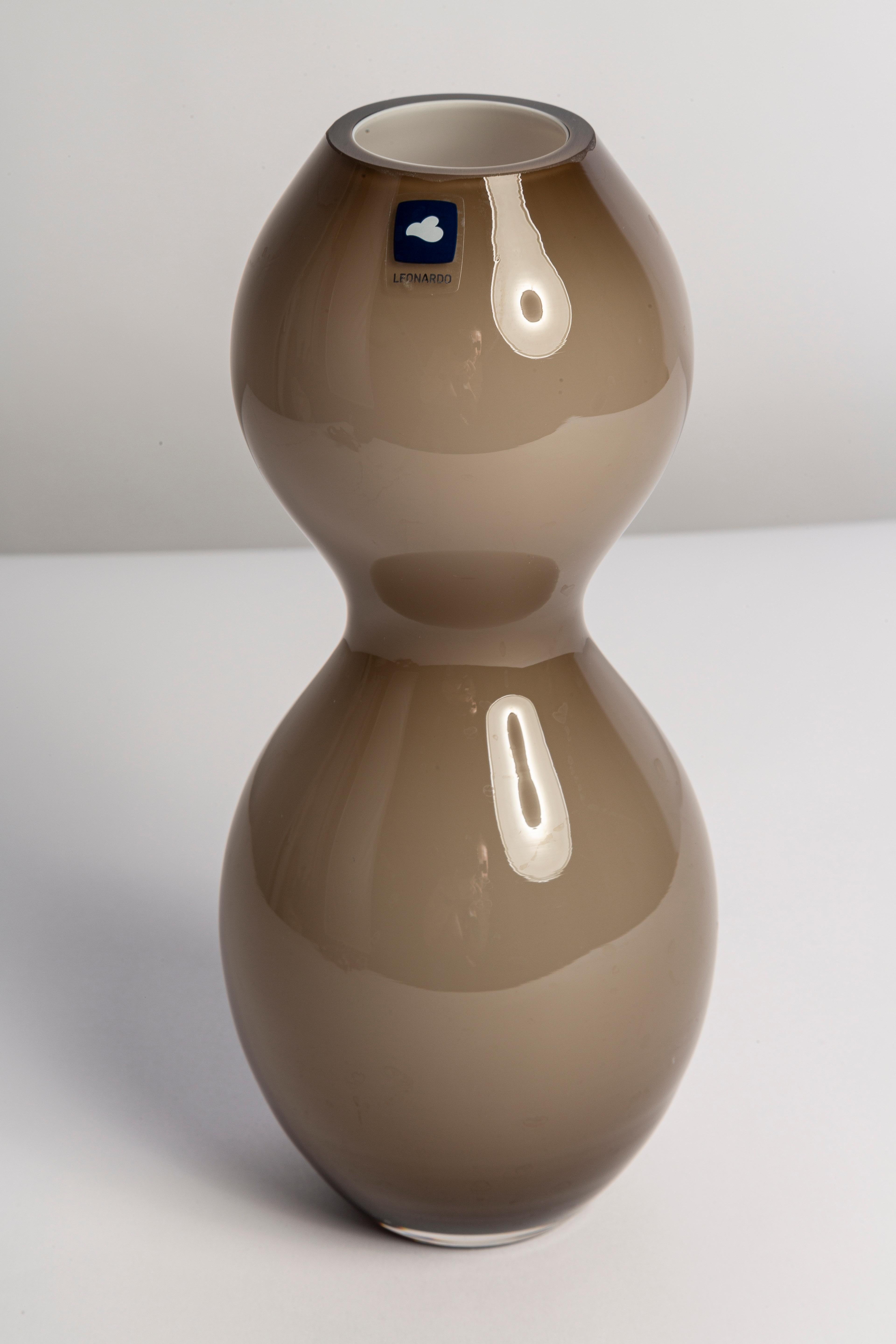 Vintage Medium Brown Vase, 20th Century, Europe, 1960s In Good Condition For Sale In 05-080 Hornowek, PL