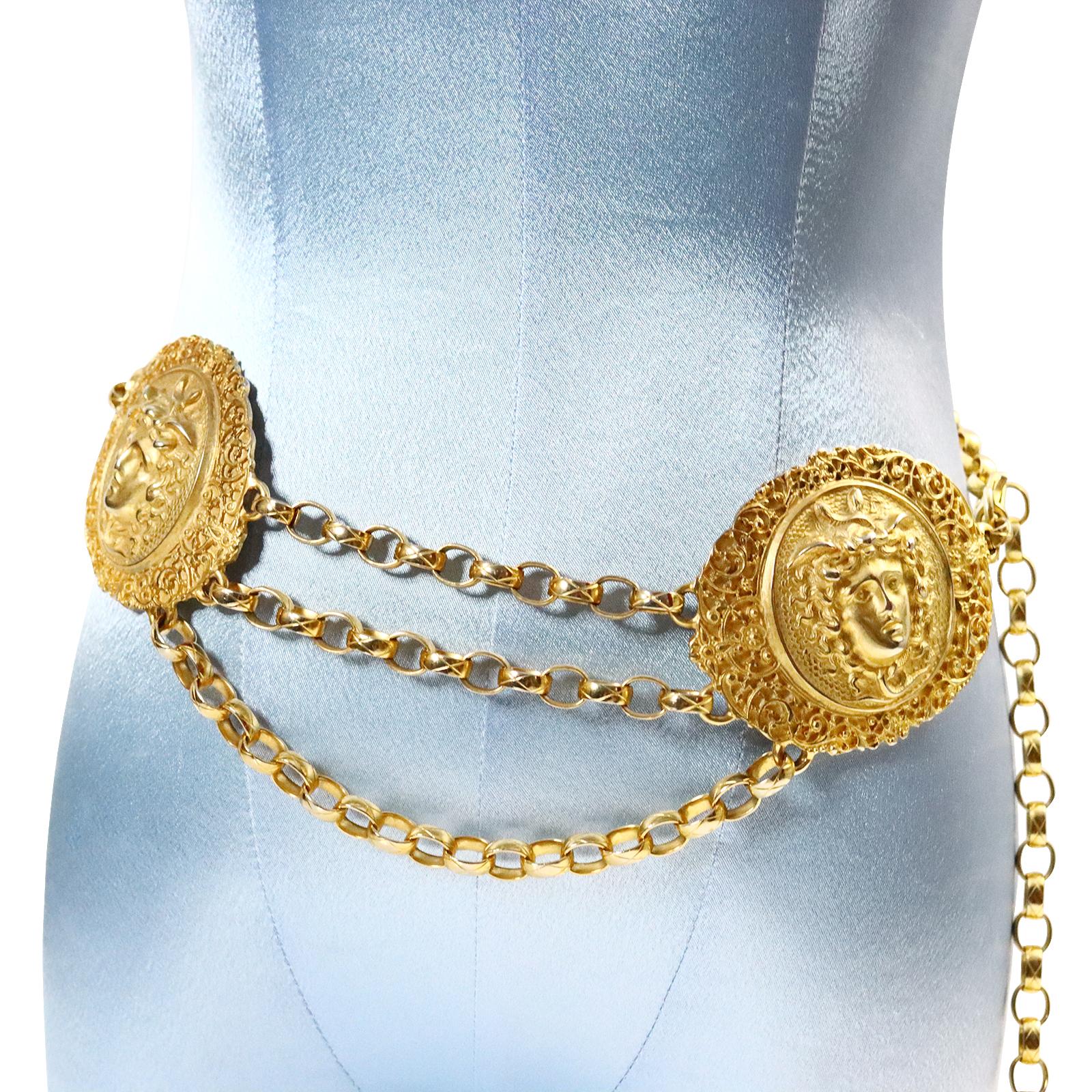 Moderne Vintage Medusa Face Double Medallion Hangling Link Belt en vente