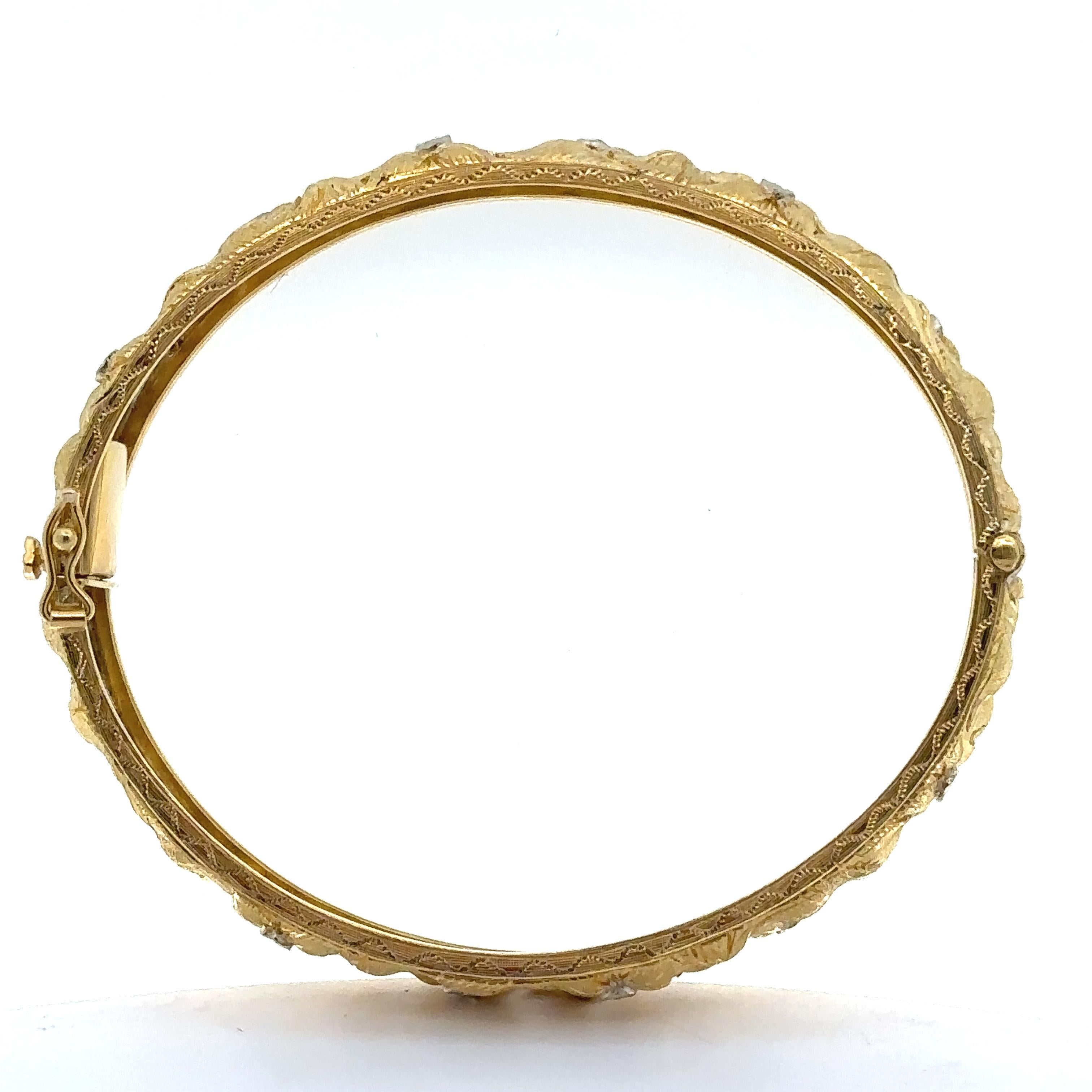 Vintage Meini 18k Gold Hand Engraved Highly Detailed Floral Hinged Bracelet For Sale 3