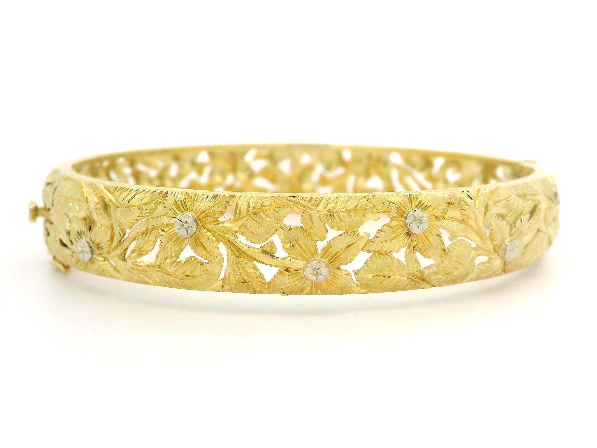 Vintage Meini 18k Gold Hand Engraved Highly Detailed Floral Hinged Bracelet For Sale 4