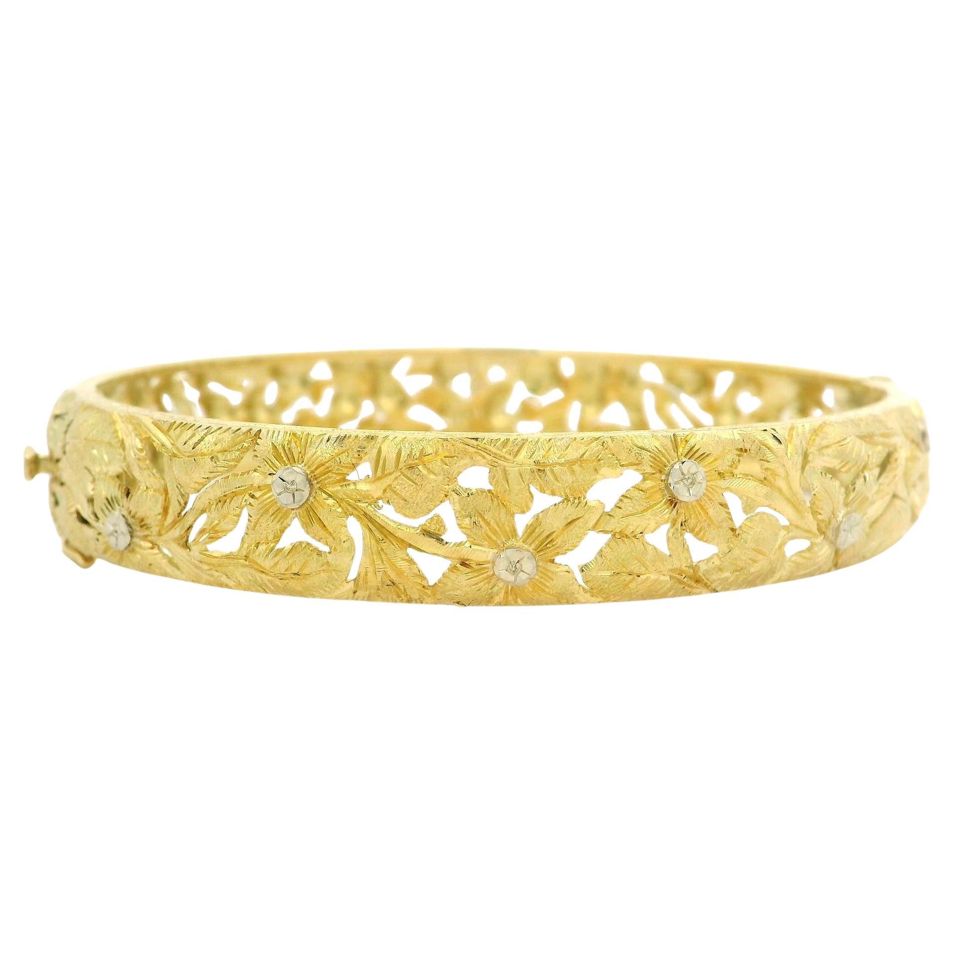 Vintage Meini 18k Gold Hand Engraved Highly Detailed Floral Hinged Bracelet For Sale