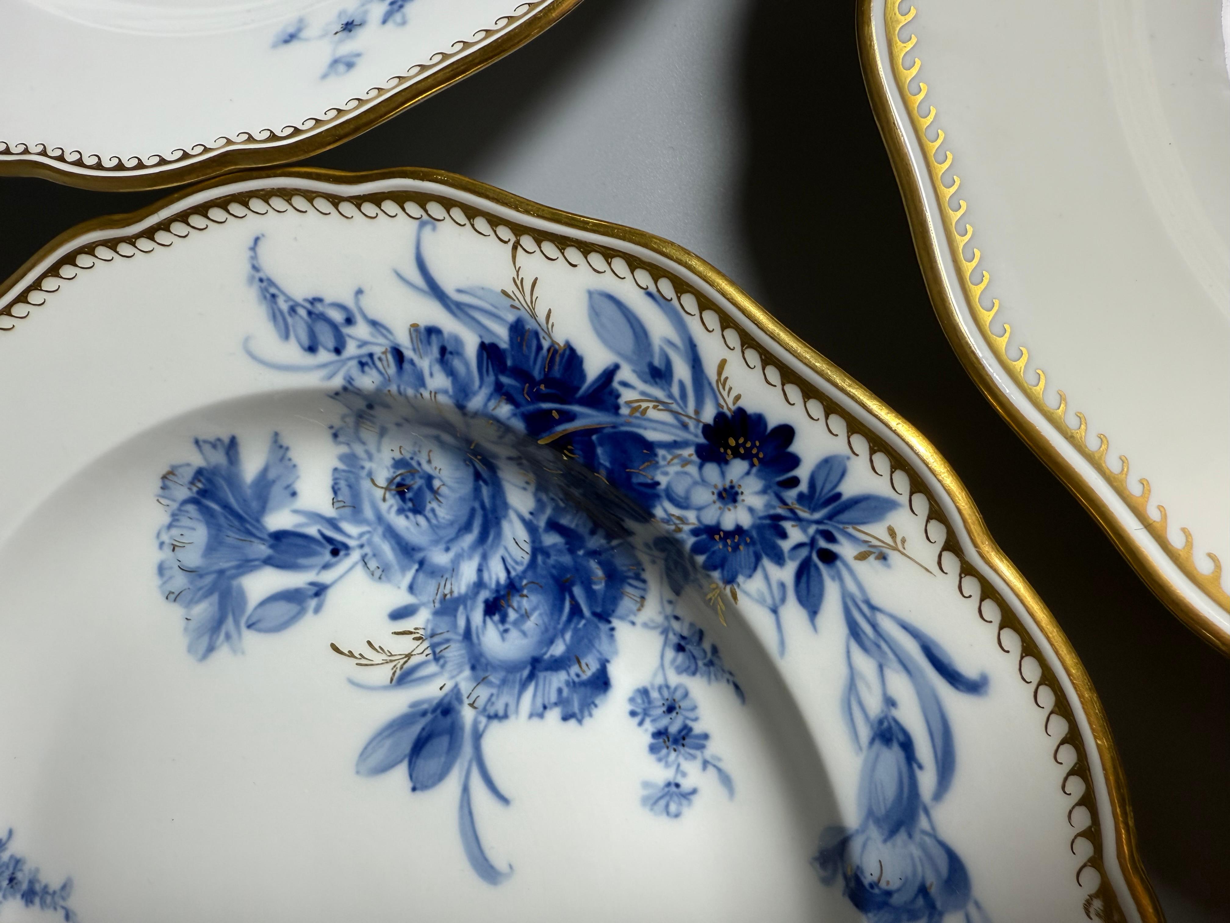 Vintage Meissen Blue Bouquet Gilt 4 dinner plates Hand-painted 1940s For Sale 4