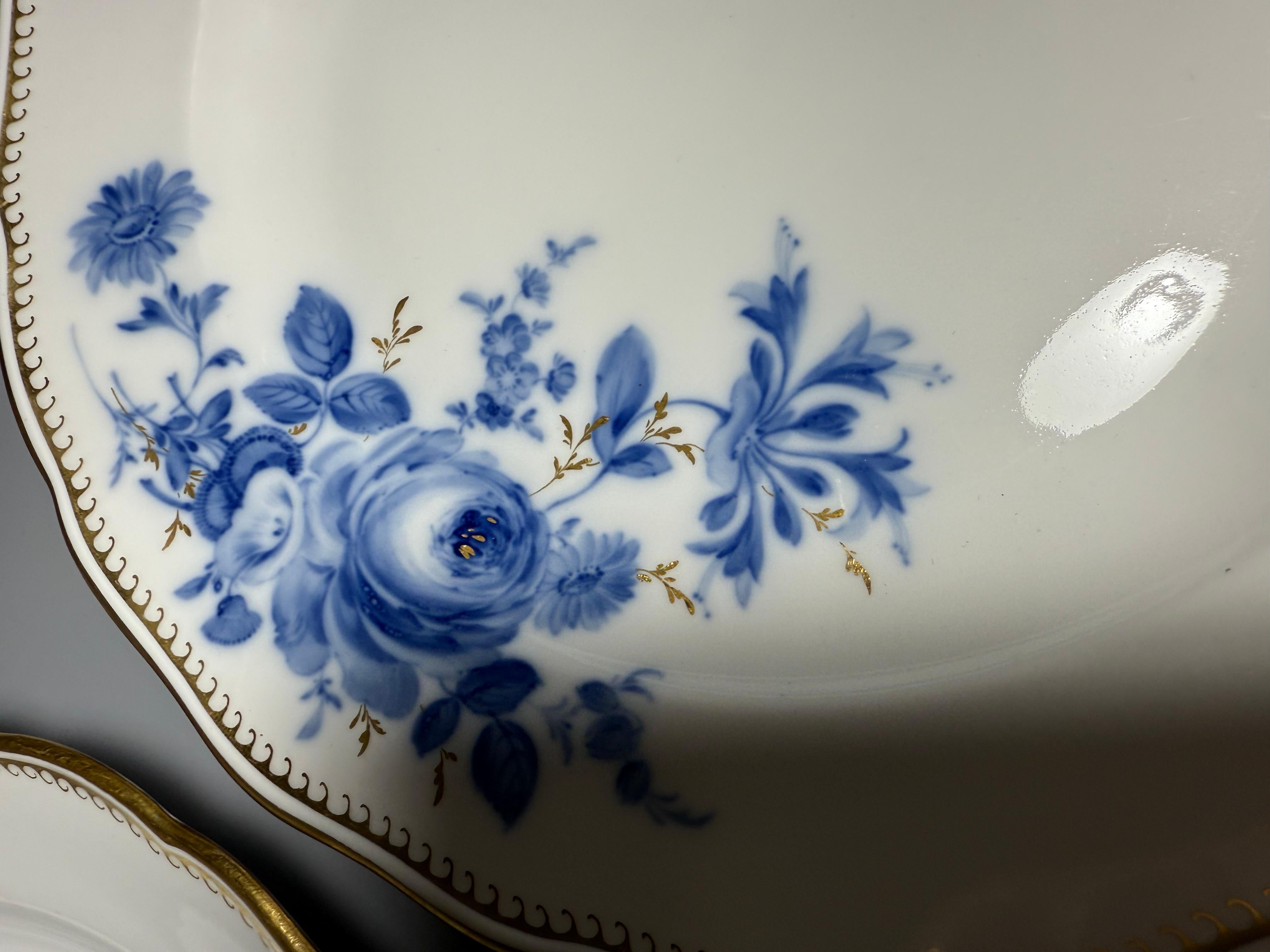 Vintage Meissen Blue Bouquet Gilt 4 dinner plates Hand-painted 1940s For Sale 6