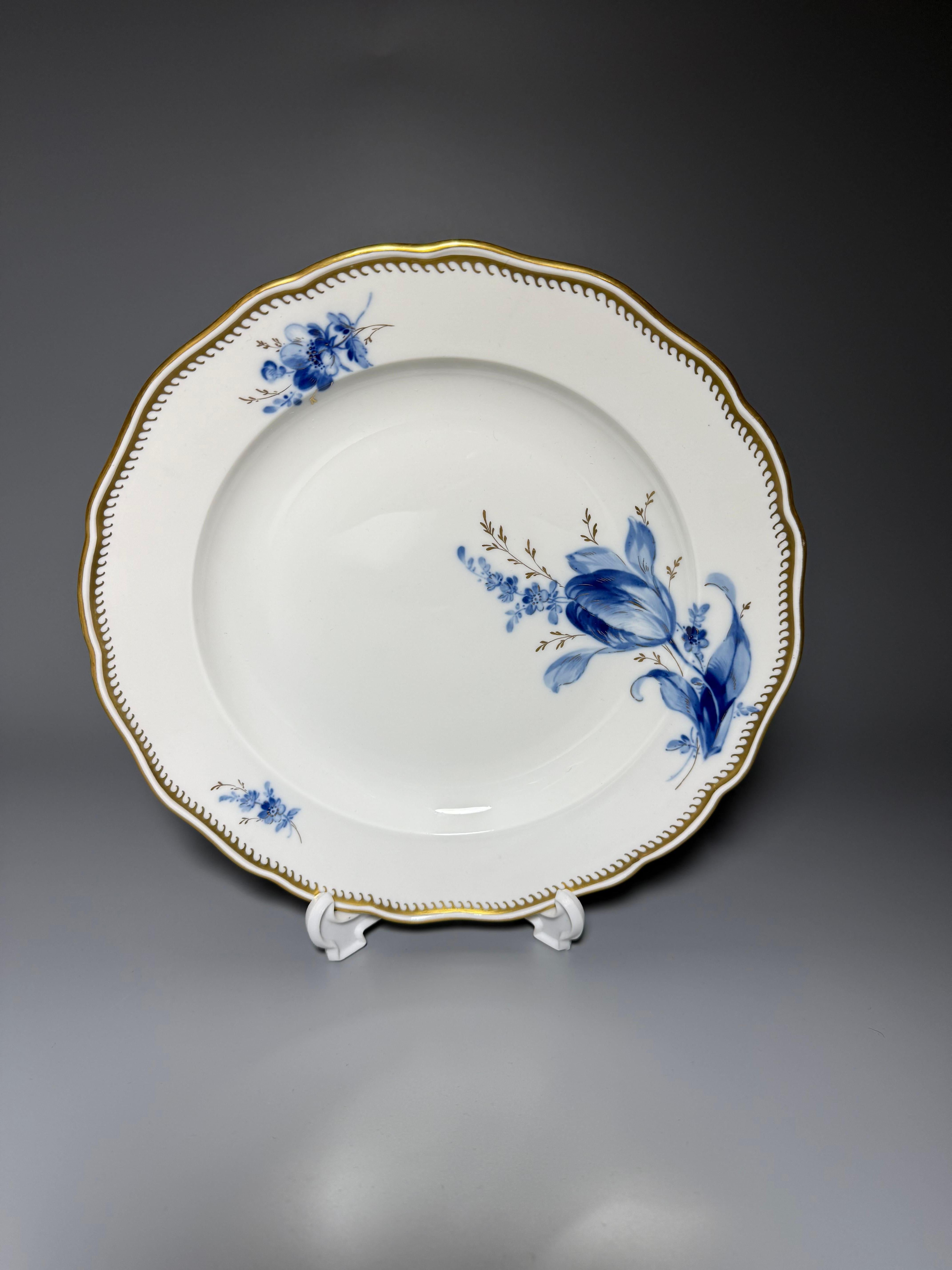 German Vintage Meissen Blue Bouquet Gilt 4 dinner plates Hand-painted 1940s For Sale
