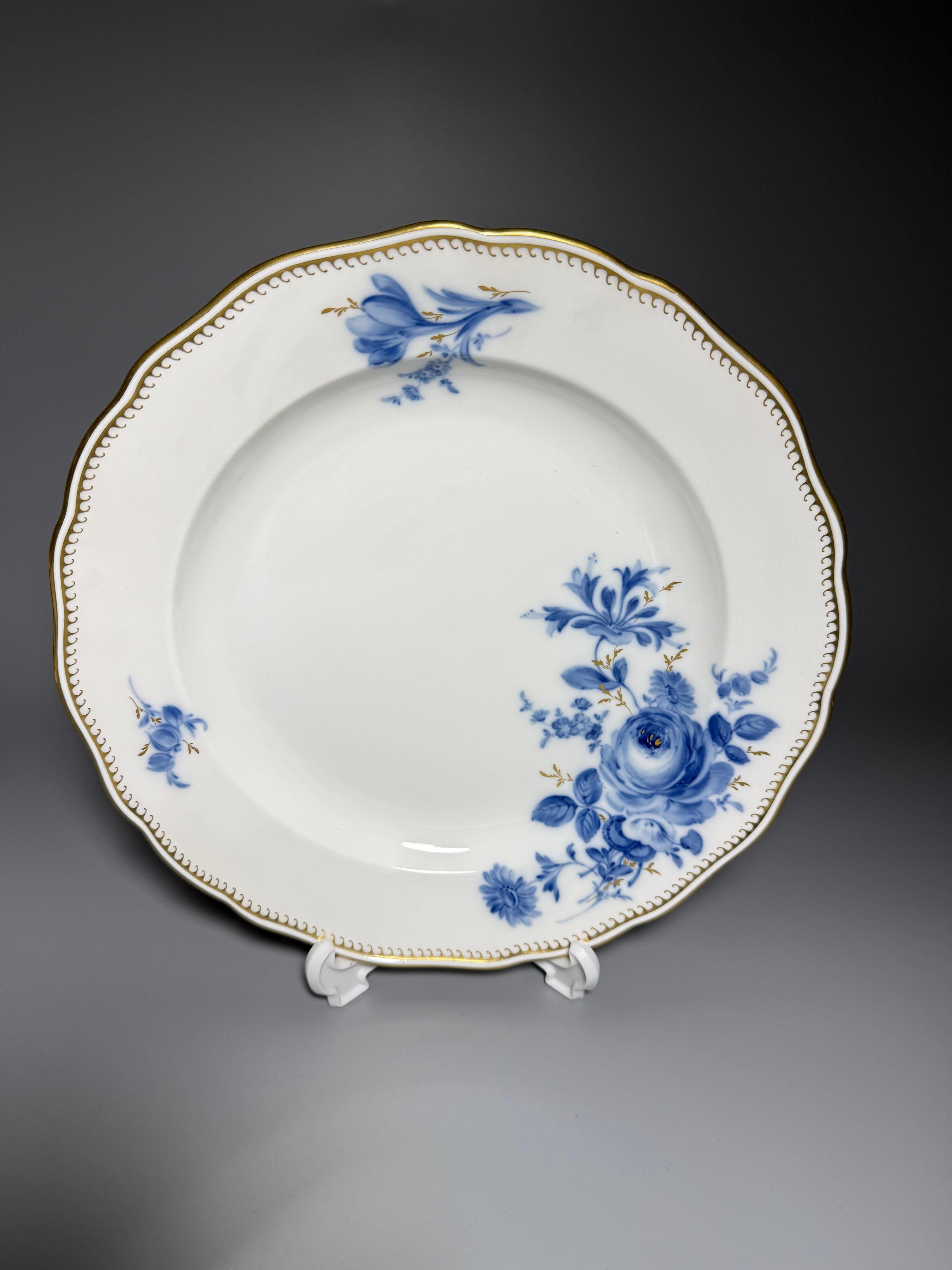 Mid-20th Century Vintage Meissen Blue Bouquet Gilt 4 dinner plates Hand-painted 1940s For Sale