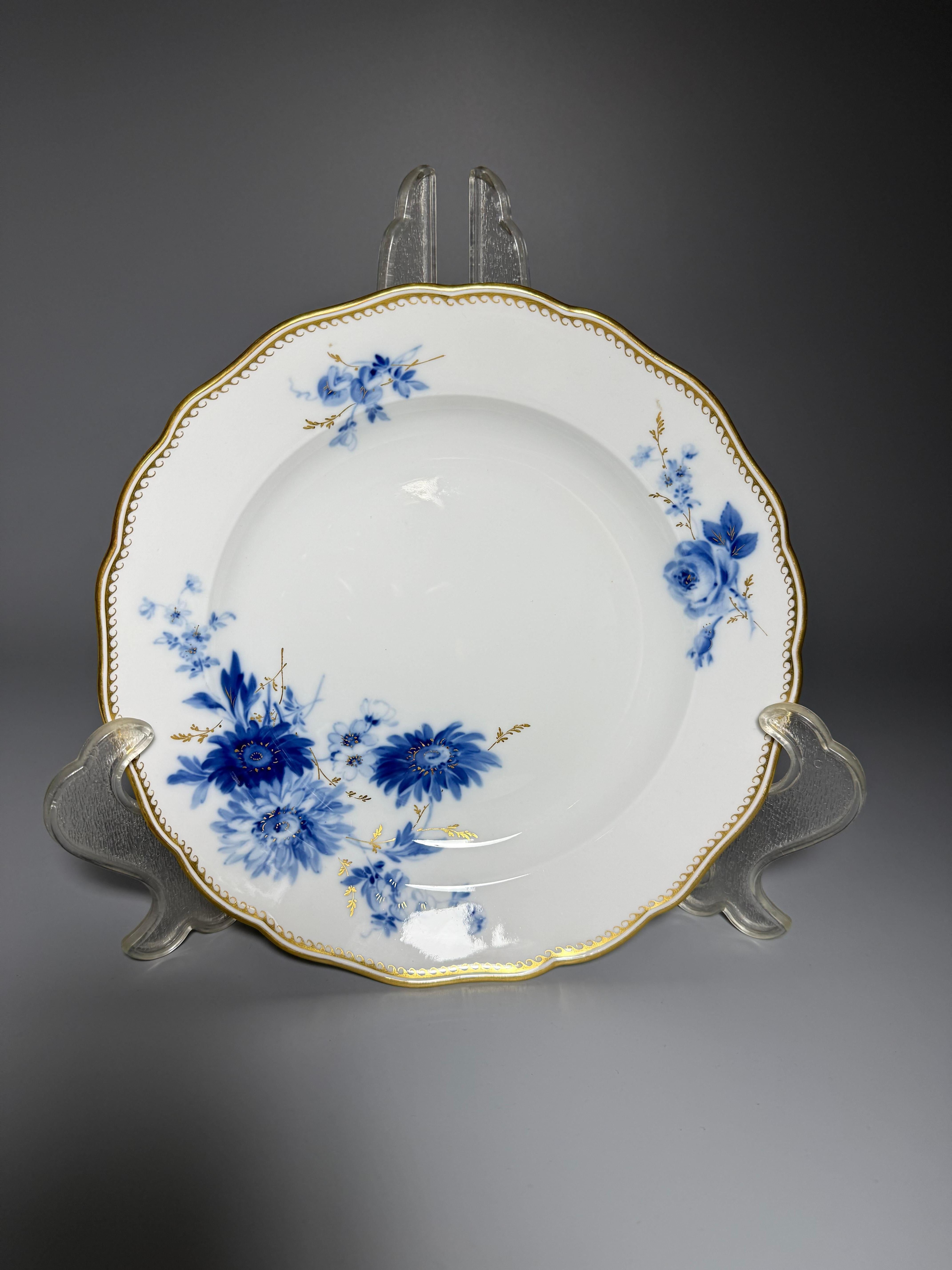 Porcelain Vintage Meissen Blue Bouquet Gilt 4 dinner plates Hand-painted 1940s For Sale