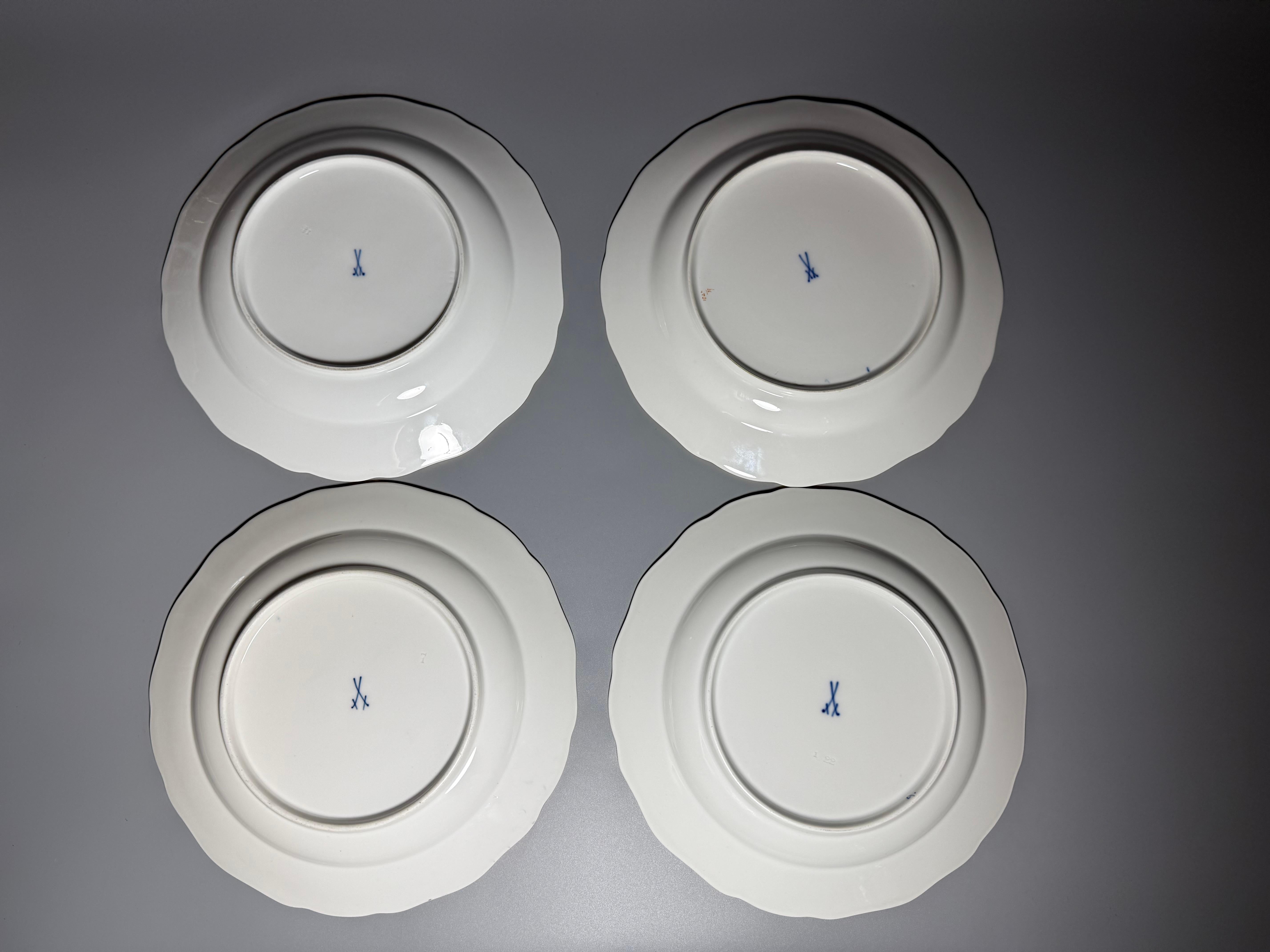 Vintage Meissen Blue Bouquet Gilt 4 dinner plates Hand-painted 1940s For Sale 1